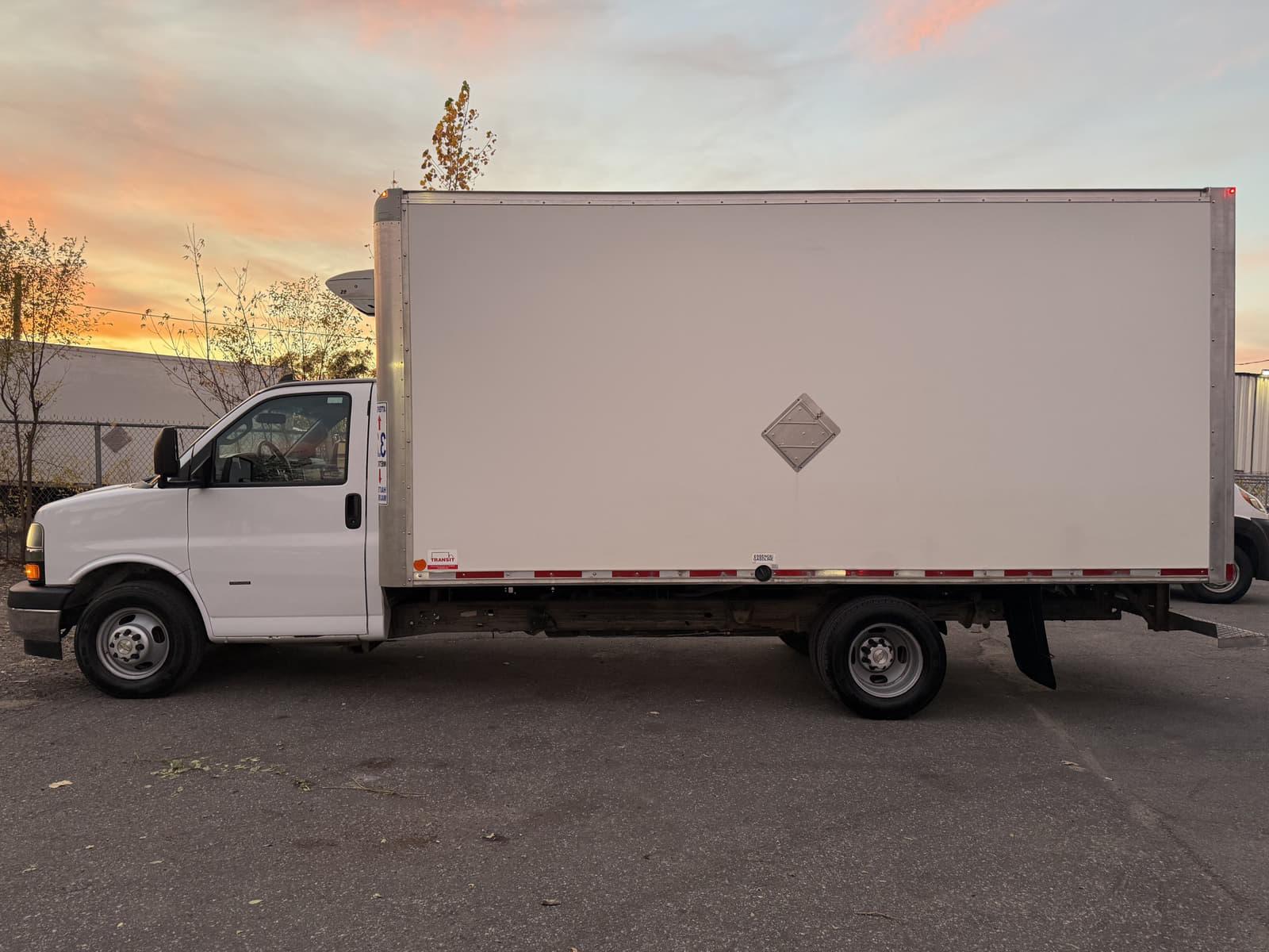 Chevrolet Express Cutaway 2019 - Image 2