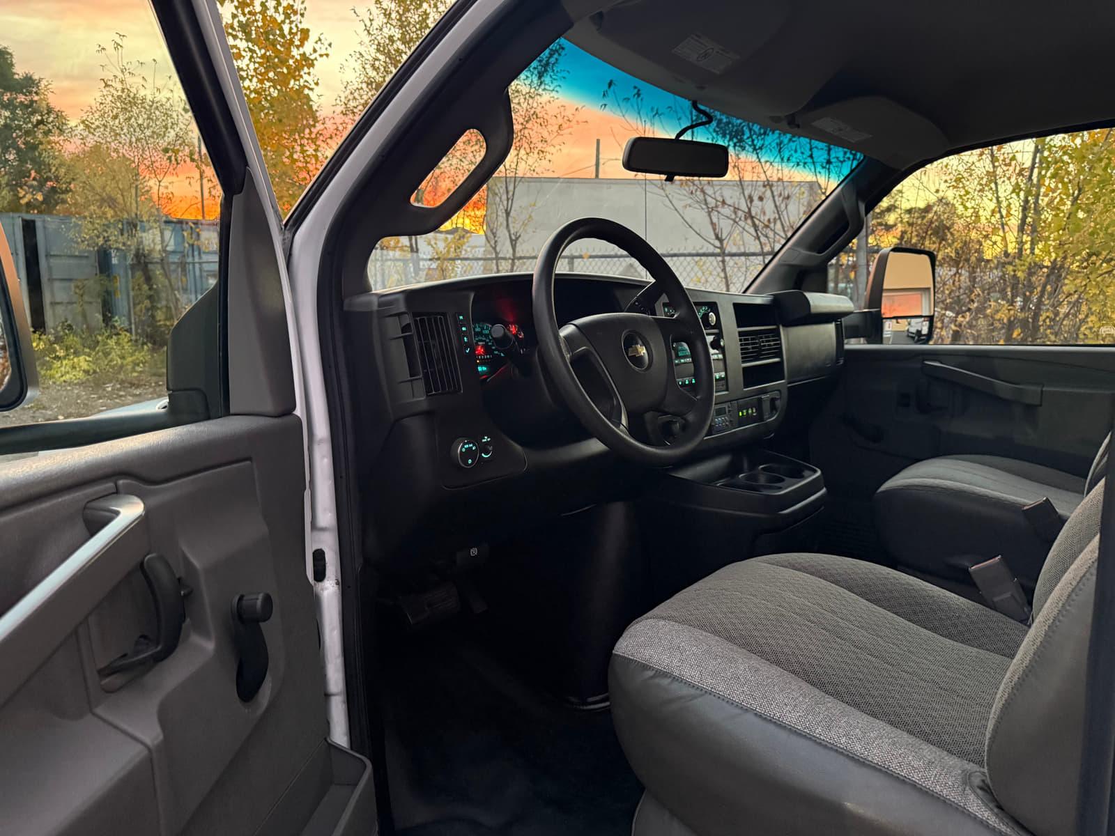 Chevrolet Express Cutaway 2019 - Image 16