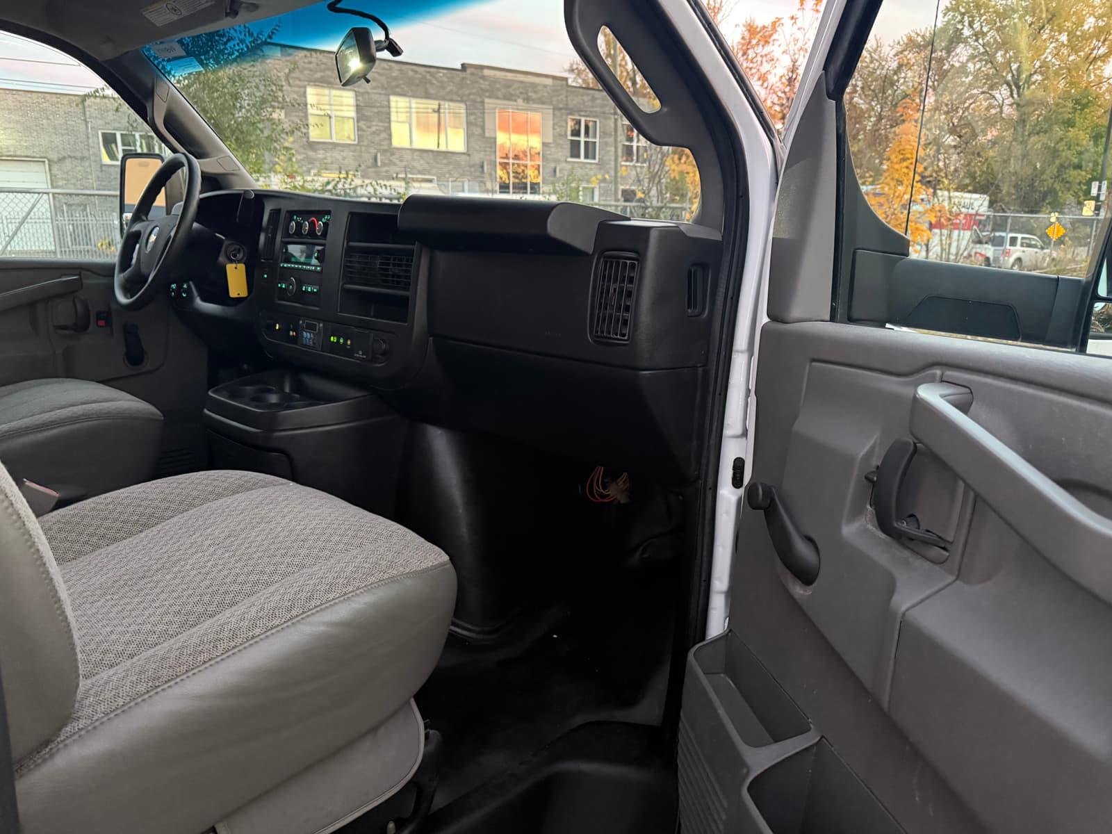 Chevrolet Express Cutaway 2019 - Image 17