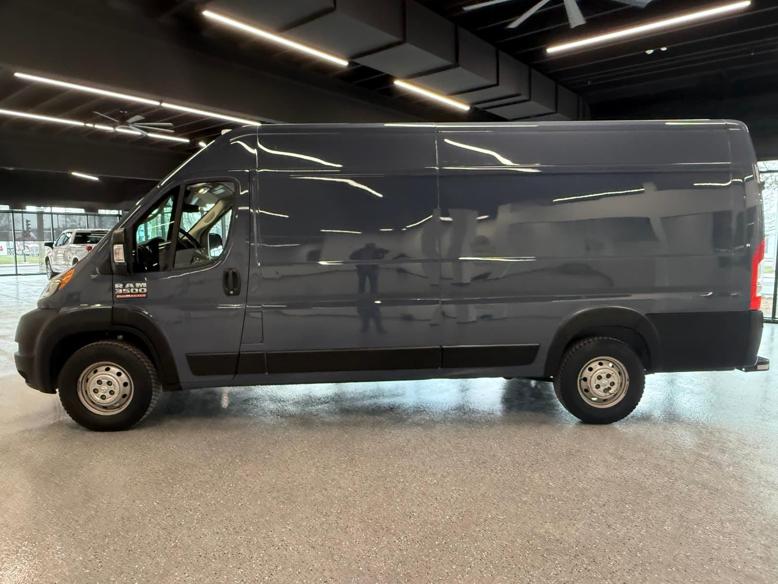 Ram ProMaster Cargo Van 2022 - Image 2