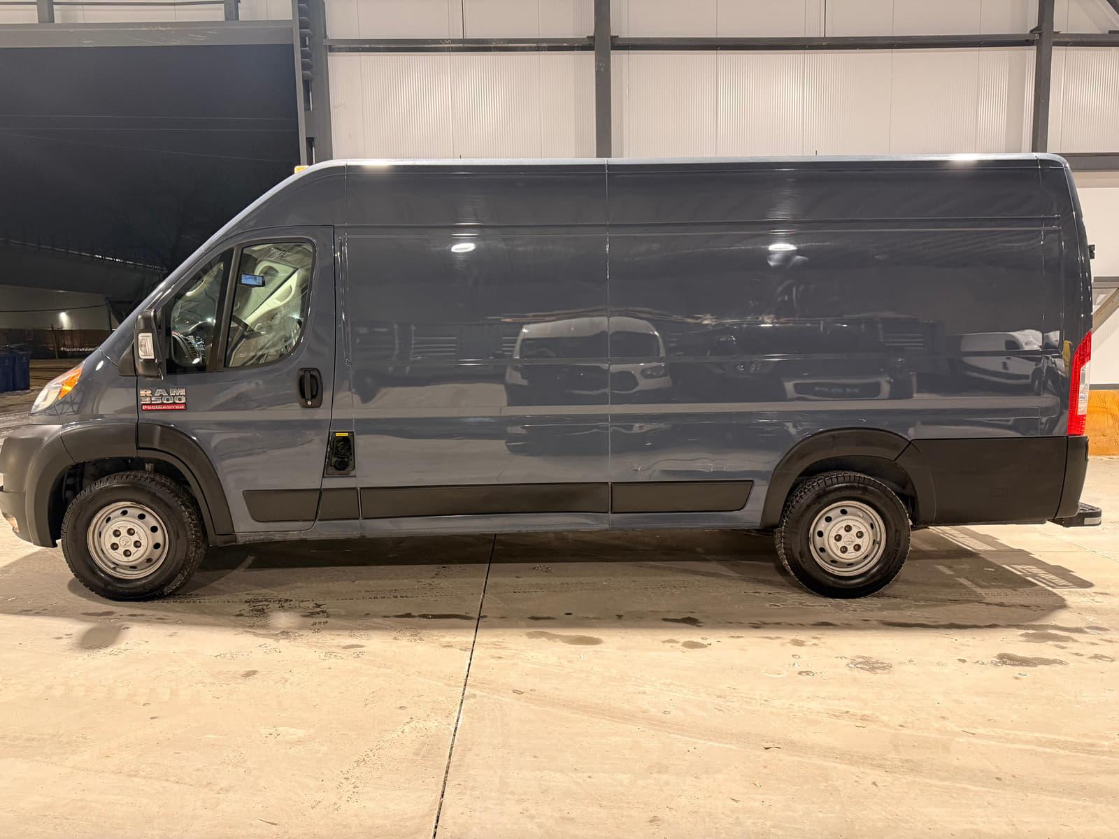 Ram ProMaster Cargo Van 2022 - Image 2