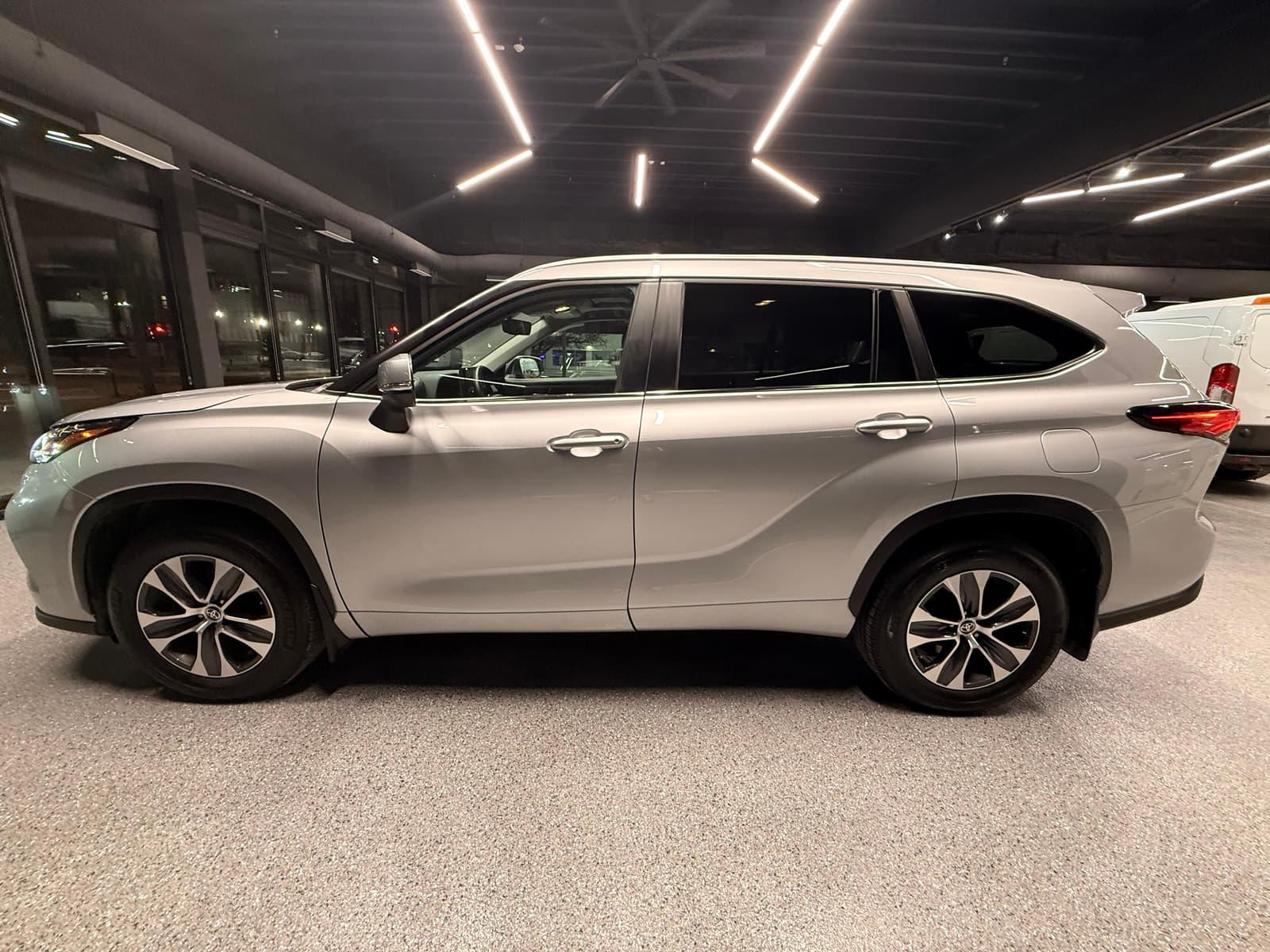 Toyota Highlander 2023 - Image 2