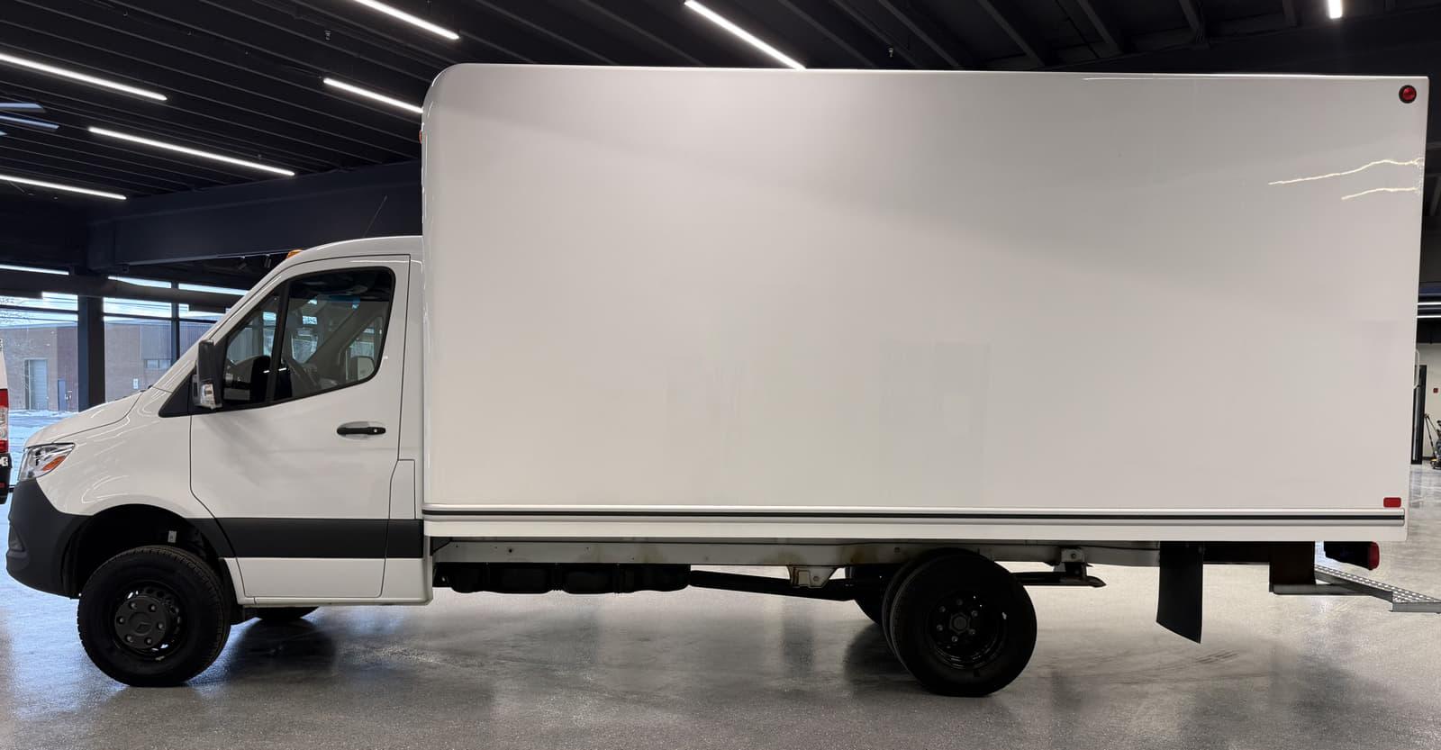 Mercedes-Benz Sprinter Cab Chassis 2024 - Image 2