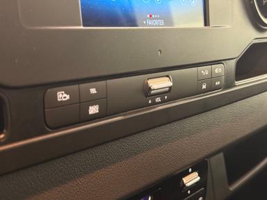 Mercedes-Benz Sprinter Cab Chassis 2024 - Thumbnail 23