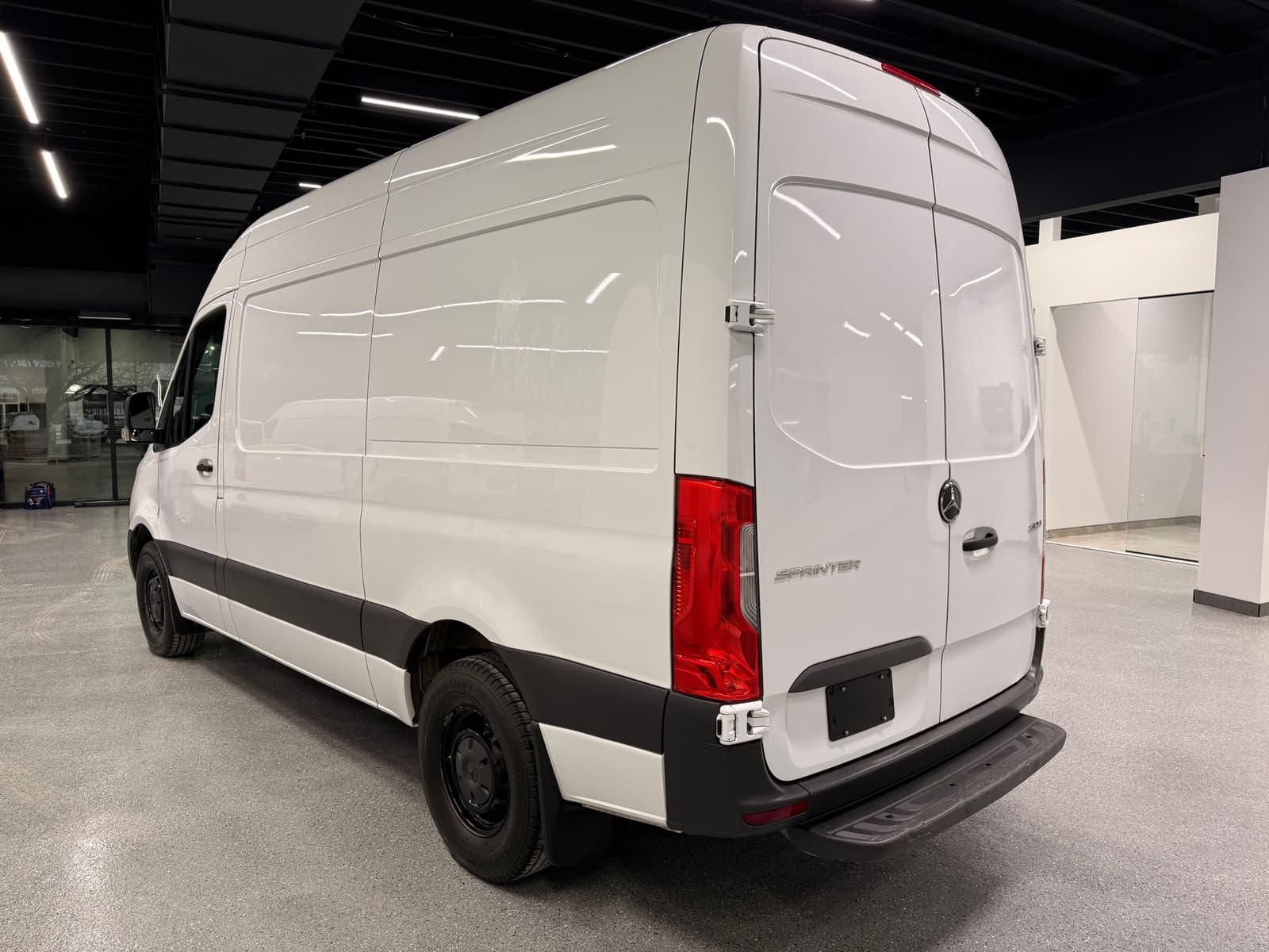 Mercedes-Benz Sprinter Cargo Van 2024 - Image 3