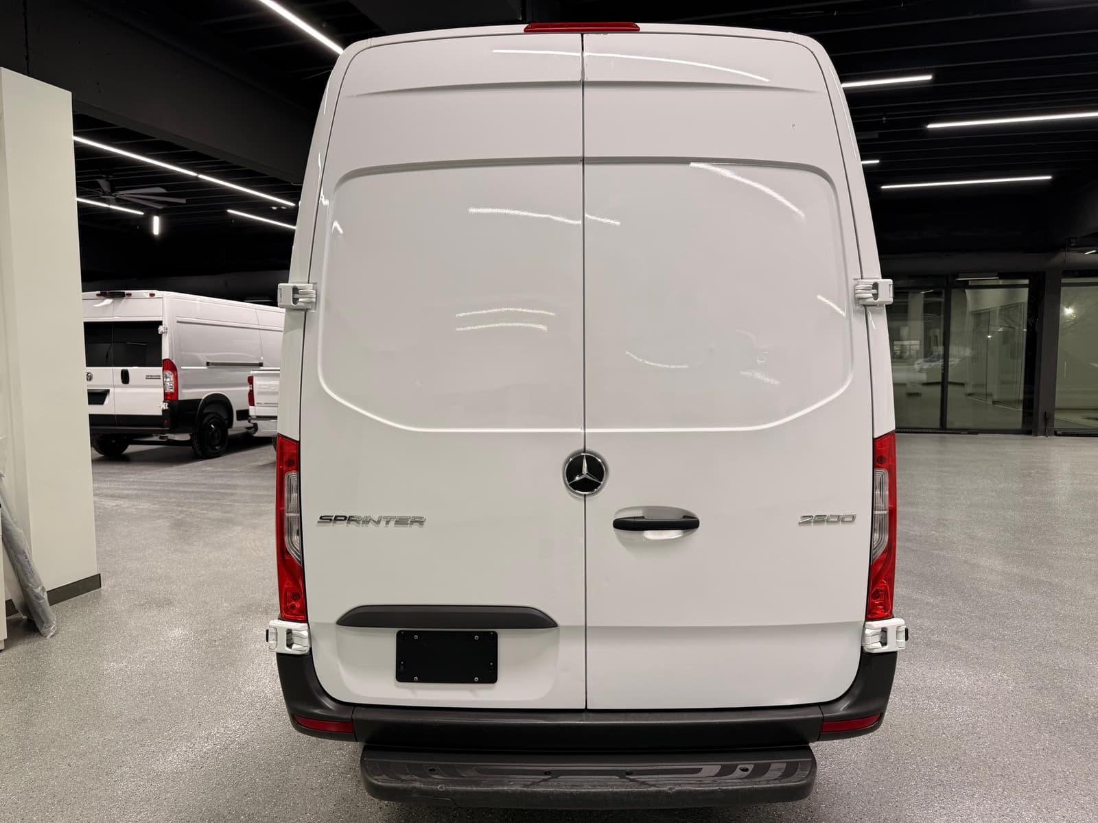 Mercedes-Benz Sprinter Cargo Van 2024 - Image 4