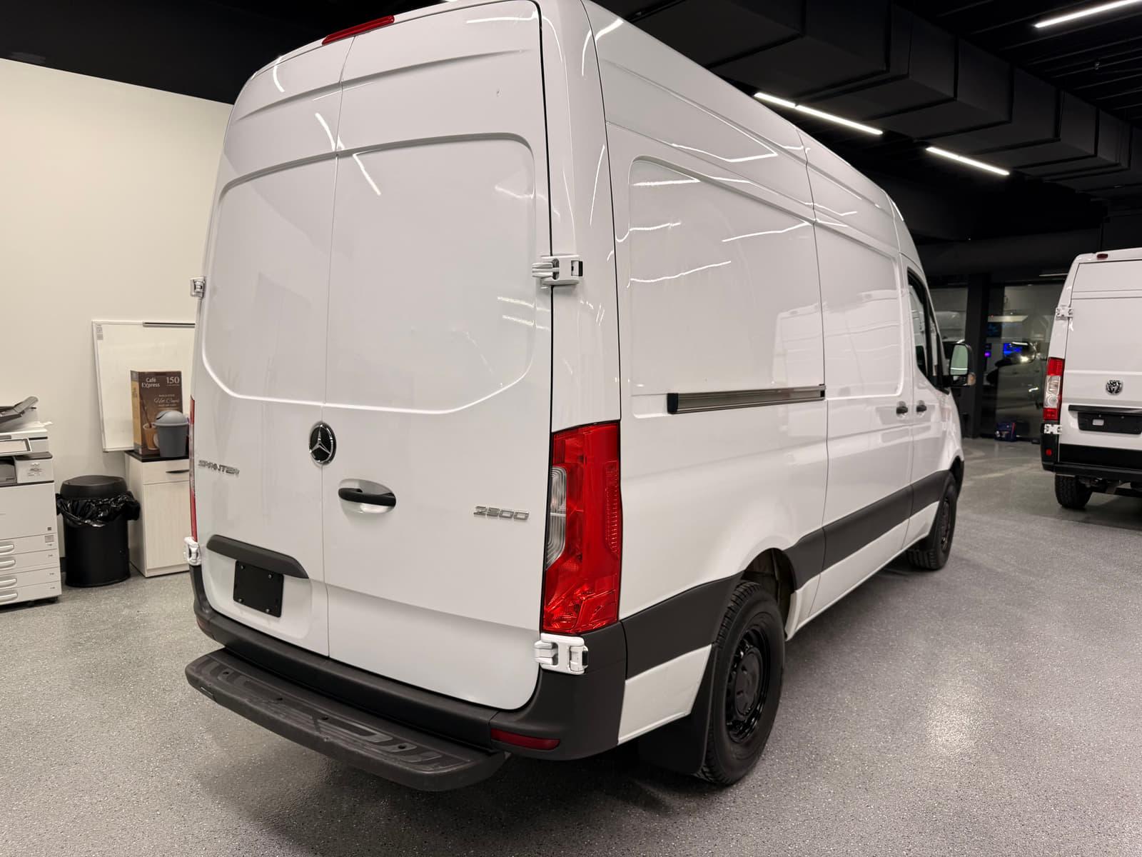 Mercedes-Benz Sprinter Cargo Van 2024 - Image 5