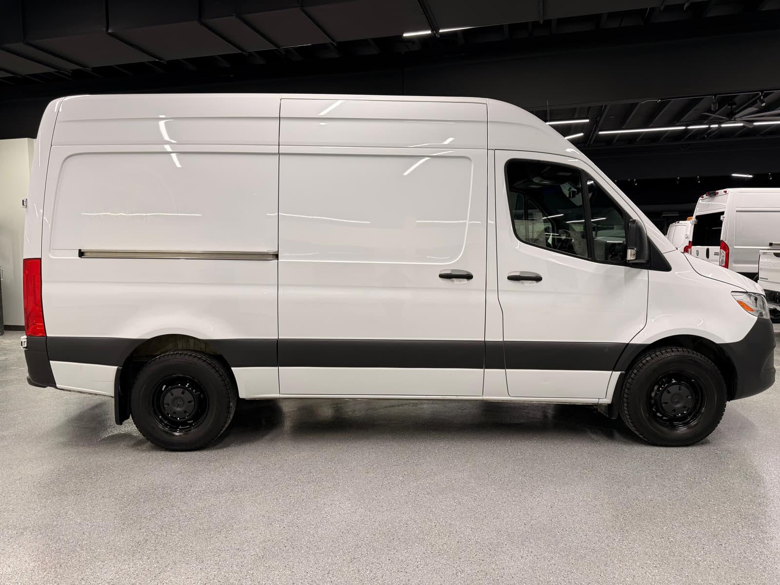 Mercedes-Benz Sprinter Cargo Van 2024 - Image 6