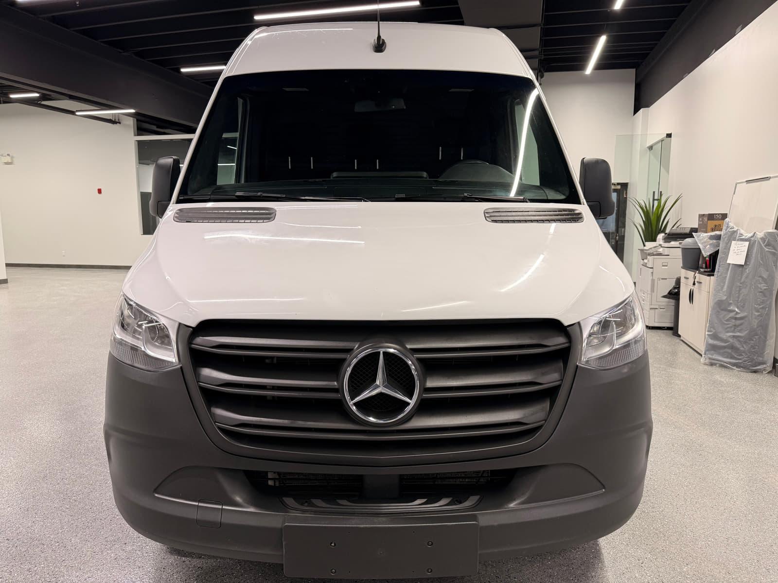 Mercedes-Benz Sprinter Cargo Van 2024 - Image 8