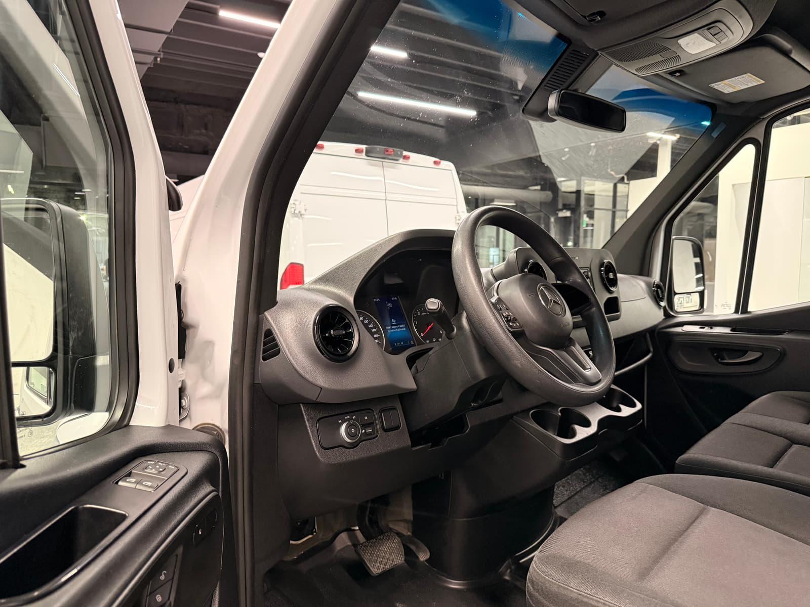 Mercedes-Benz Sprinter Cargo Van 2024 - Image 11