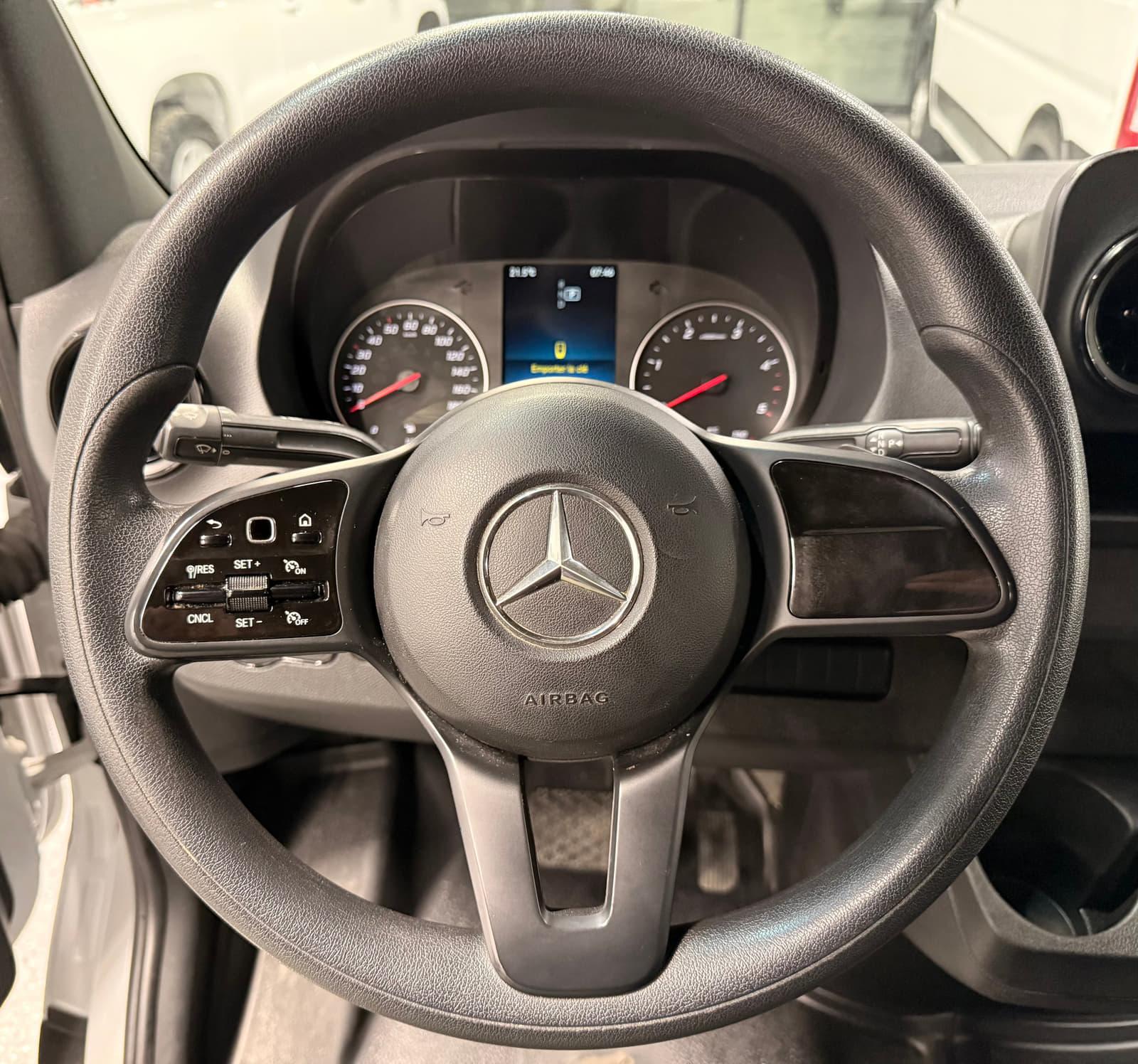 Mercedes-Benz Sprinter Cargo Van 2024 - Image 12