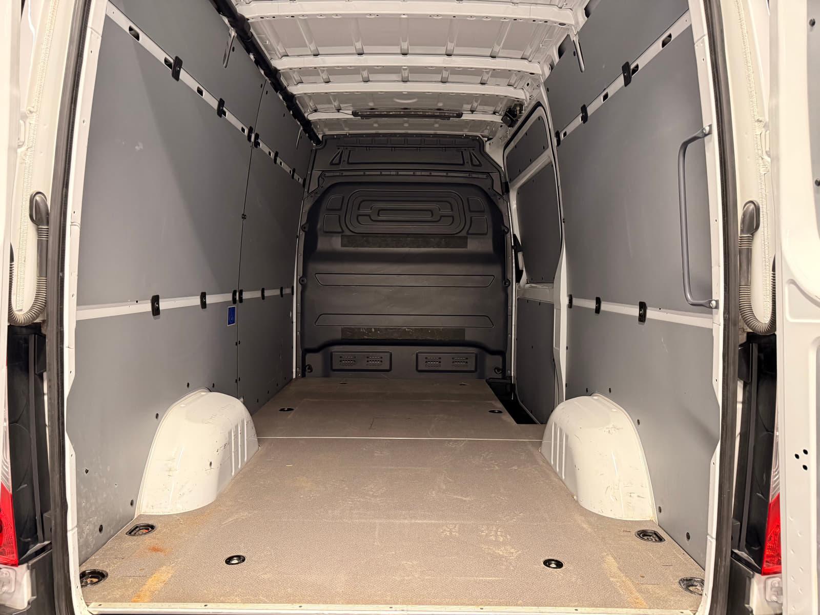 Mercedes-Benz Sprinter Cargo Van 2024 - Image 18