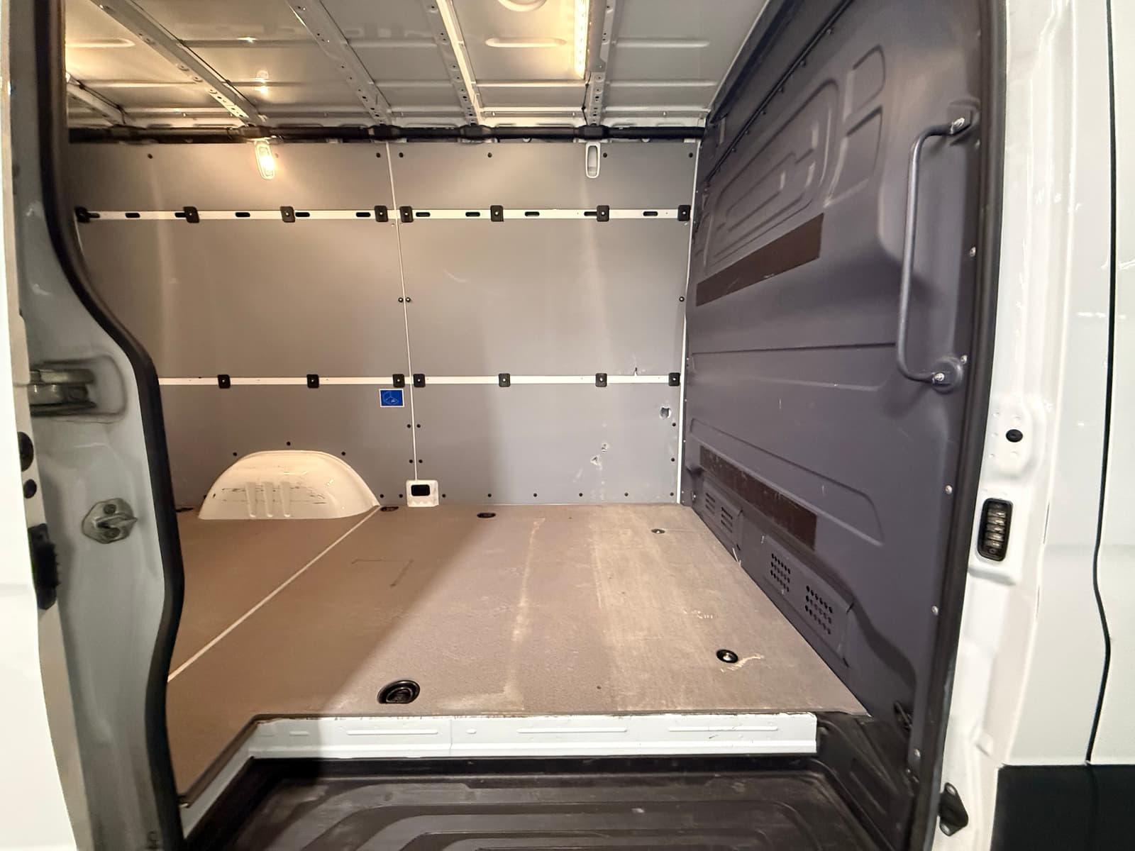 Mercedes-Benz Sprinter Cargo Van 2024 - Image 21