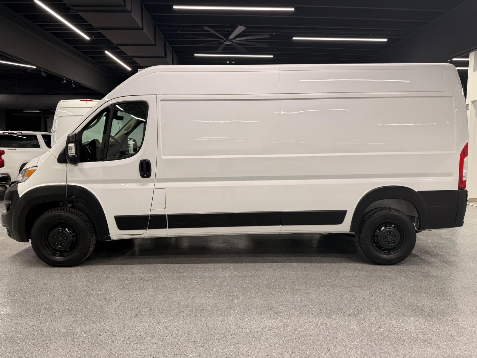 Ram ProMaster Cargo Van 2023 - Image 2