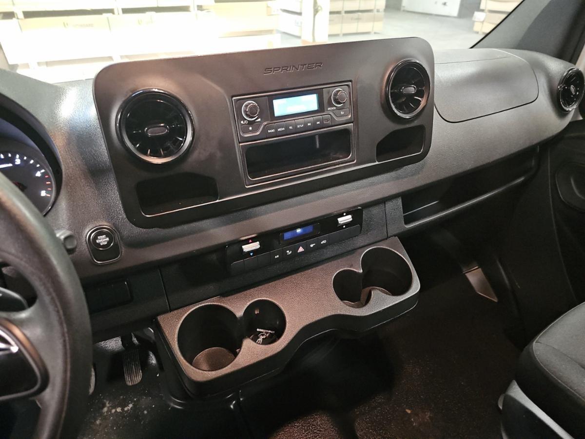 Mercedes-Benz Sprinter Cargo Van 2019 - Image 9