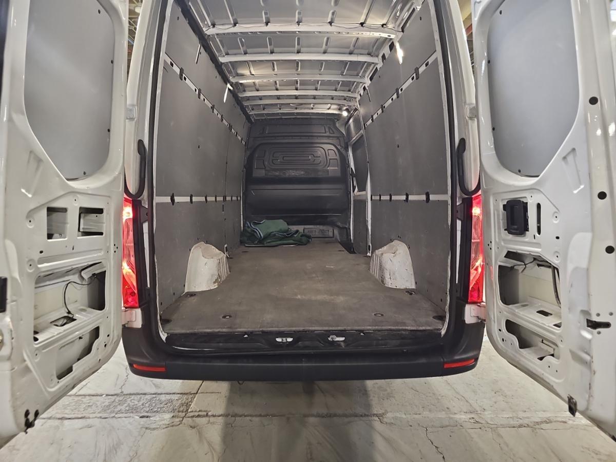 Mercedes-Benz Sprinter Cargo Van 2019 - Image 13