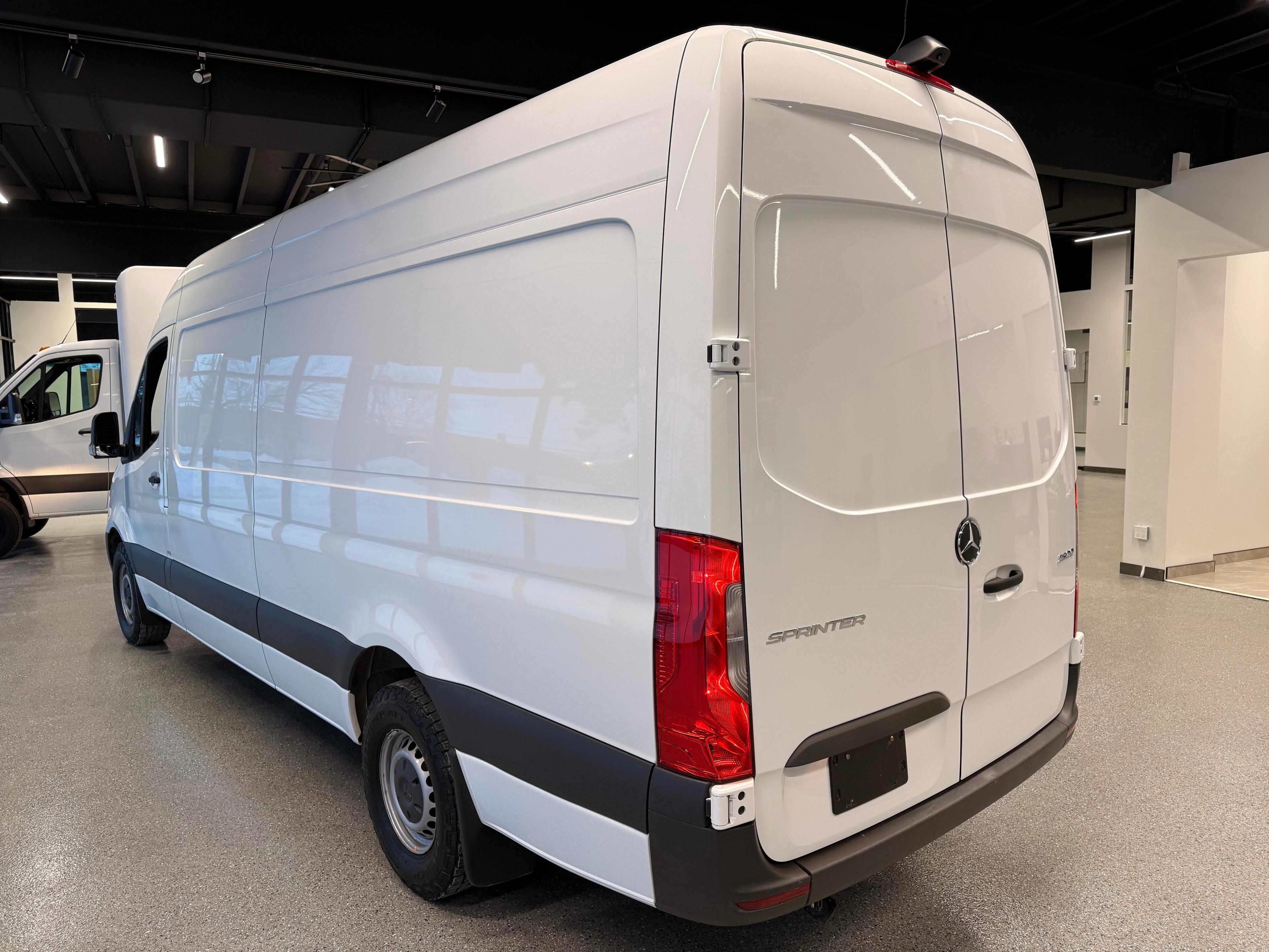 Mercedes-Benz Sprinter Cargo Van 2022 - Image 3
