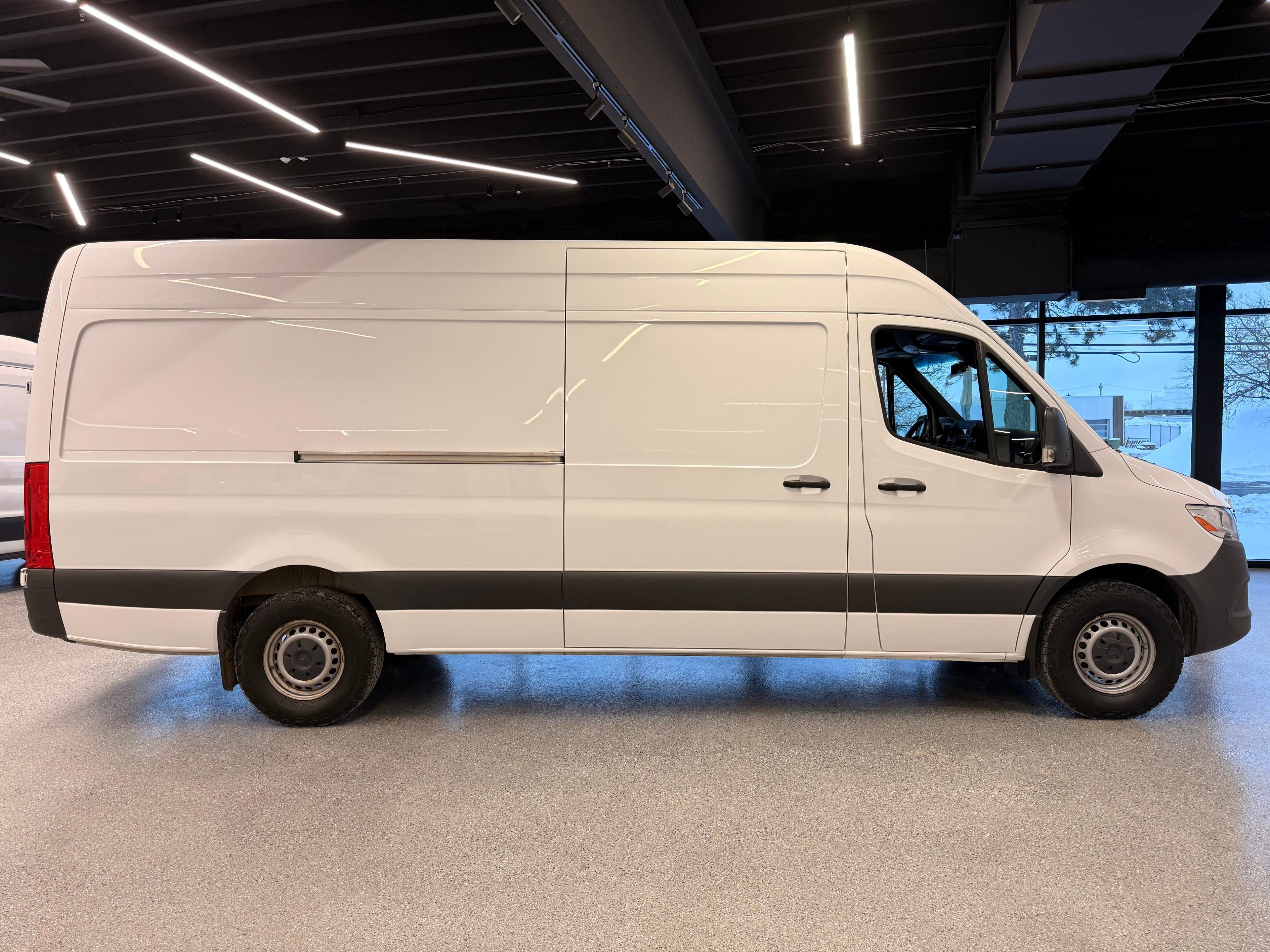 Mercedes-Benz Sprinter Cargo Van 2022 - Image 6