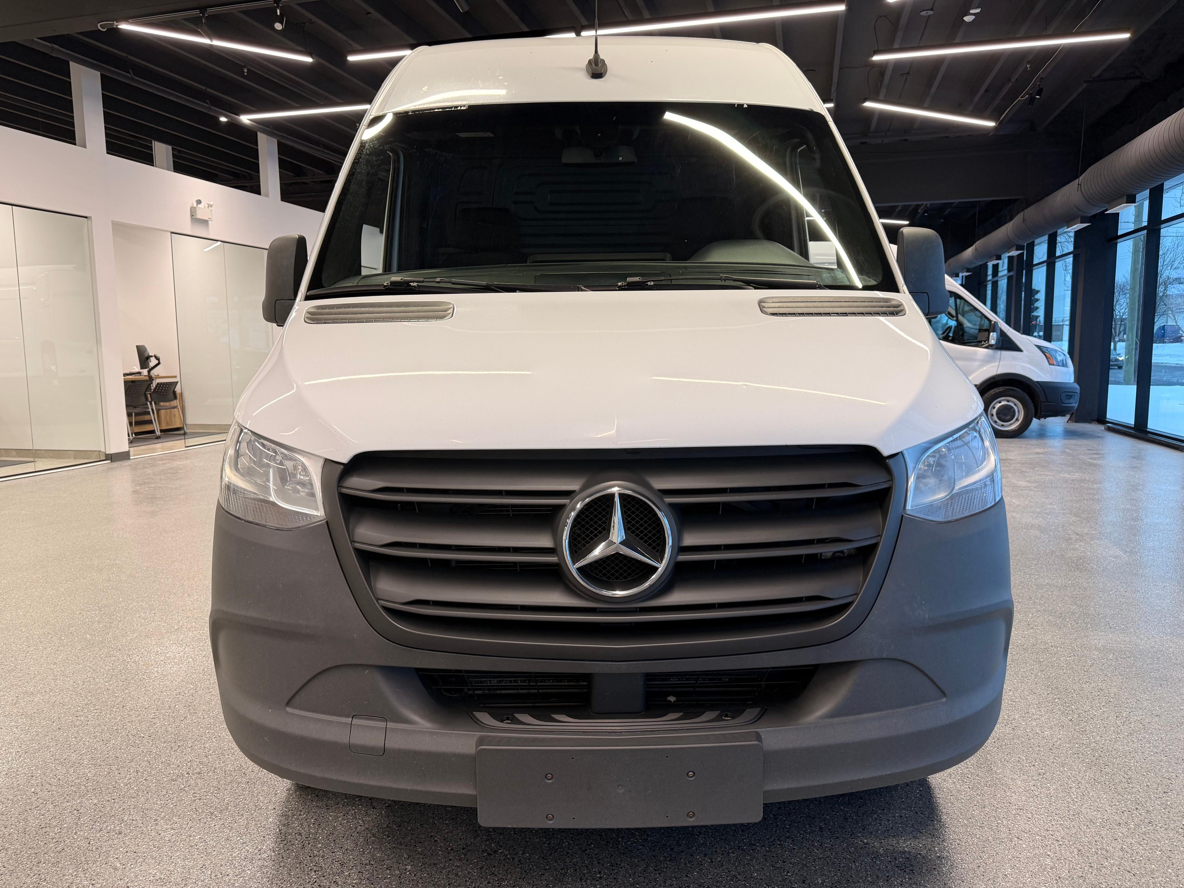 Mercedes-Benz Sprinter Cargo Van 2022 - Image 8