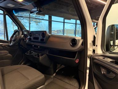 Mercedes-Benz Sprinter Cargo Van 2022 - Thumbnail 12