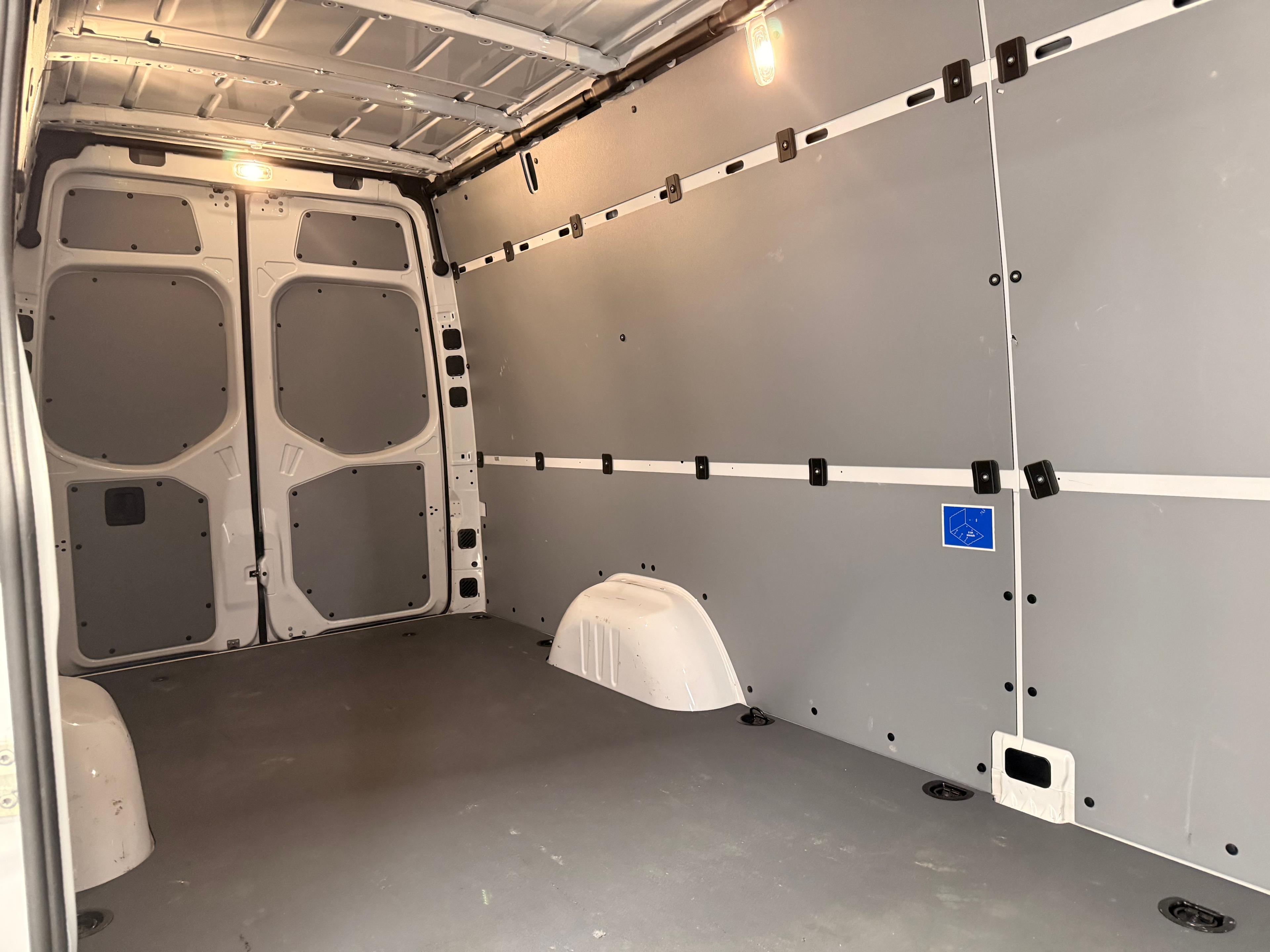Mercedes-Benz Sprinter Cargo Van 2022 - Image 14