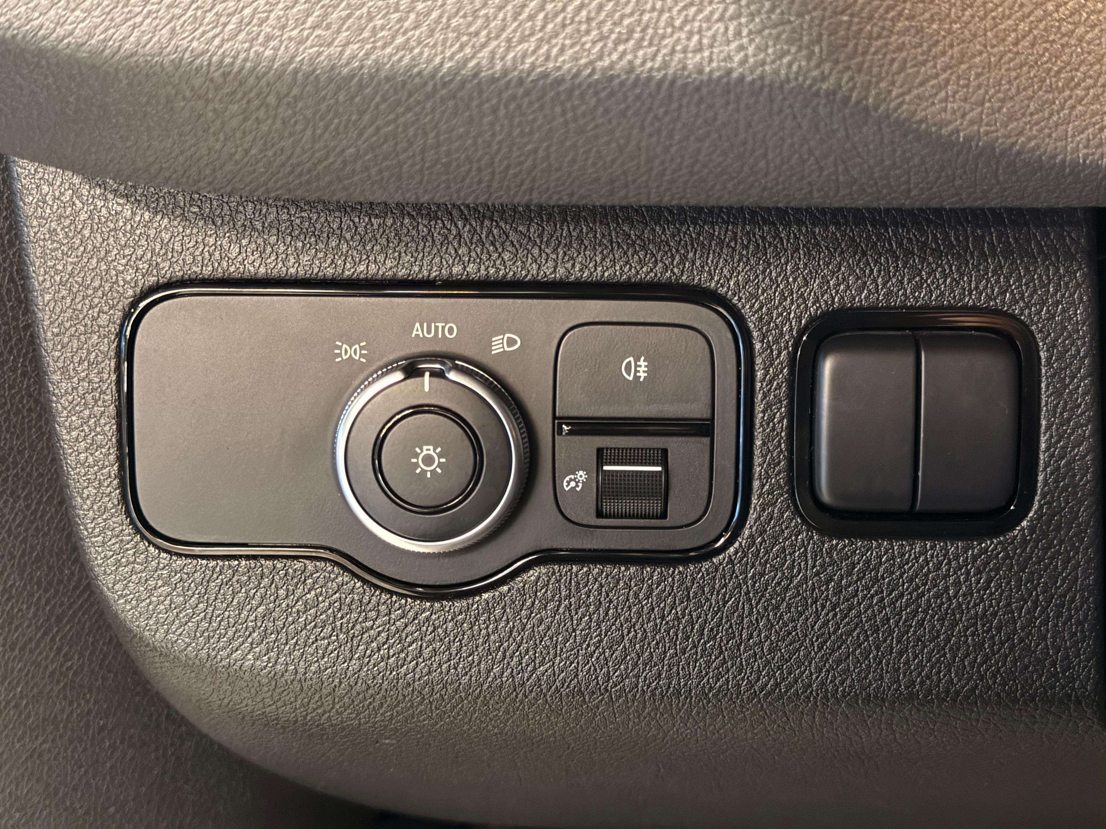 Mercedes-Benz Sprinter Cargo Van 2022 - Image 20