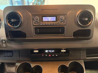 Mercedes-Benz Sprinter Cargo Van 2022 - Thumbnail 22