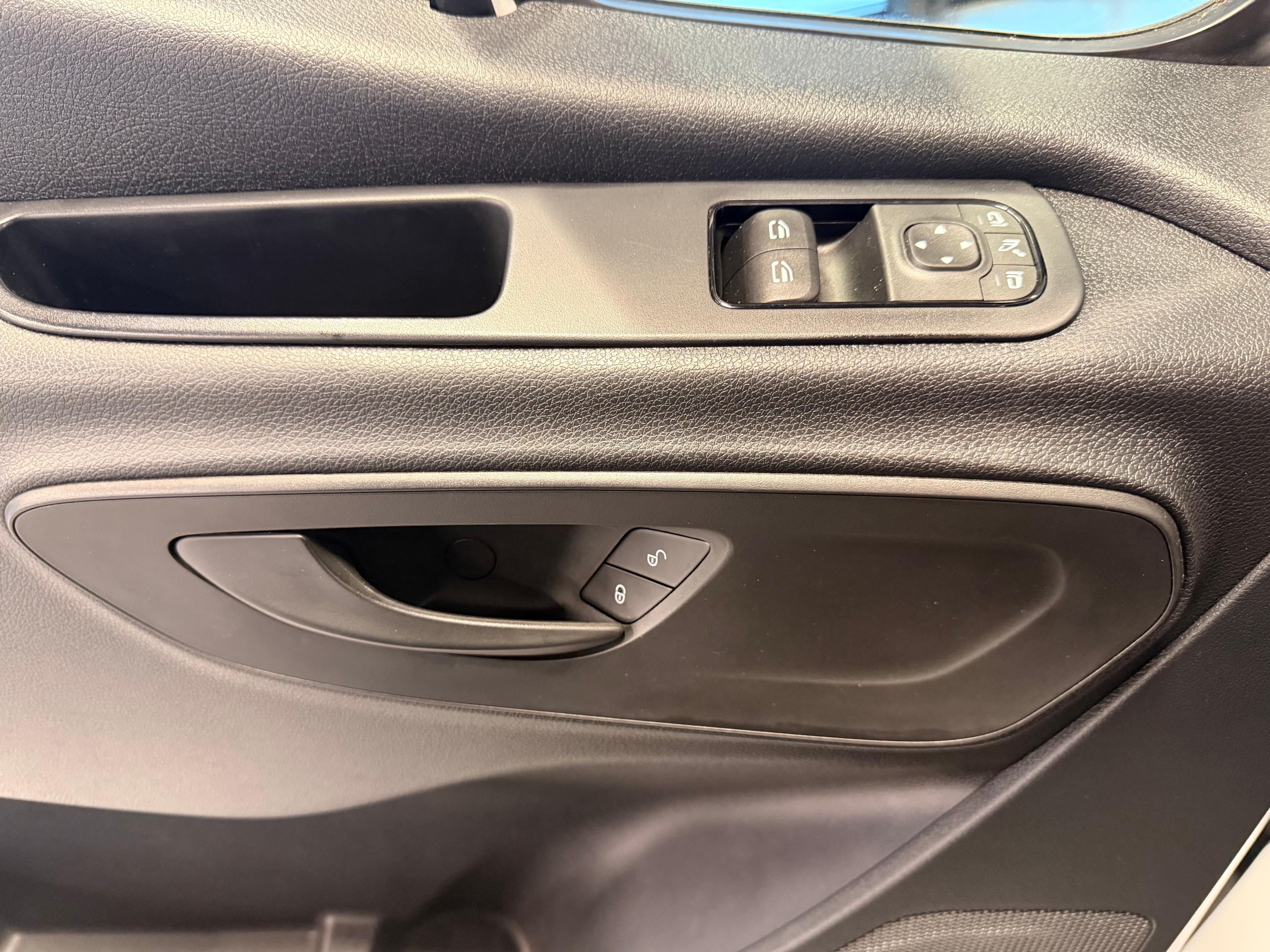 Mercedes-Benz Sprinter Cargo Van 2022 - Image 23