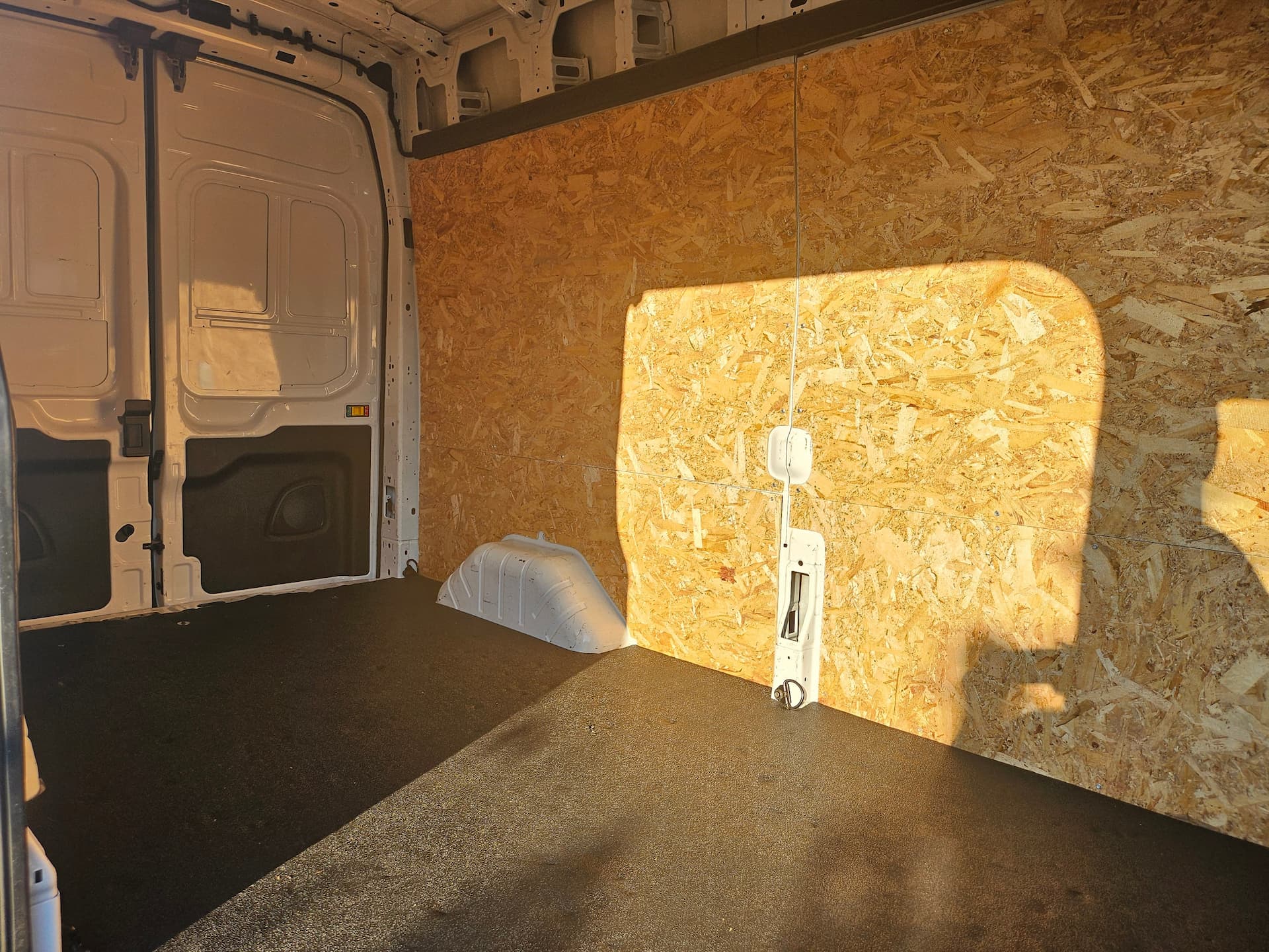 Ford Transit Cargo Van 2022 - Image 14