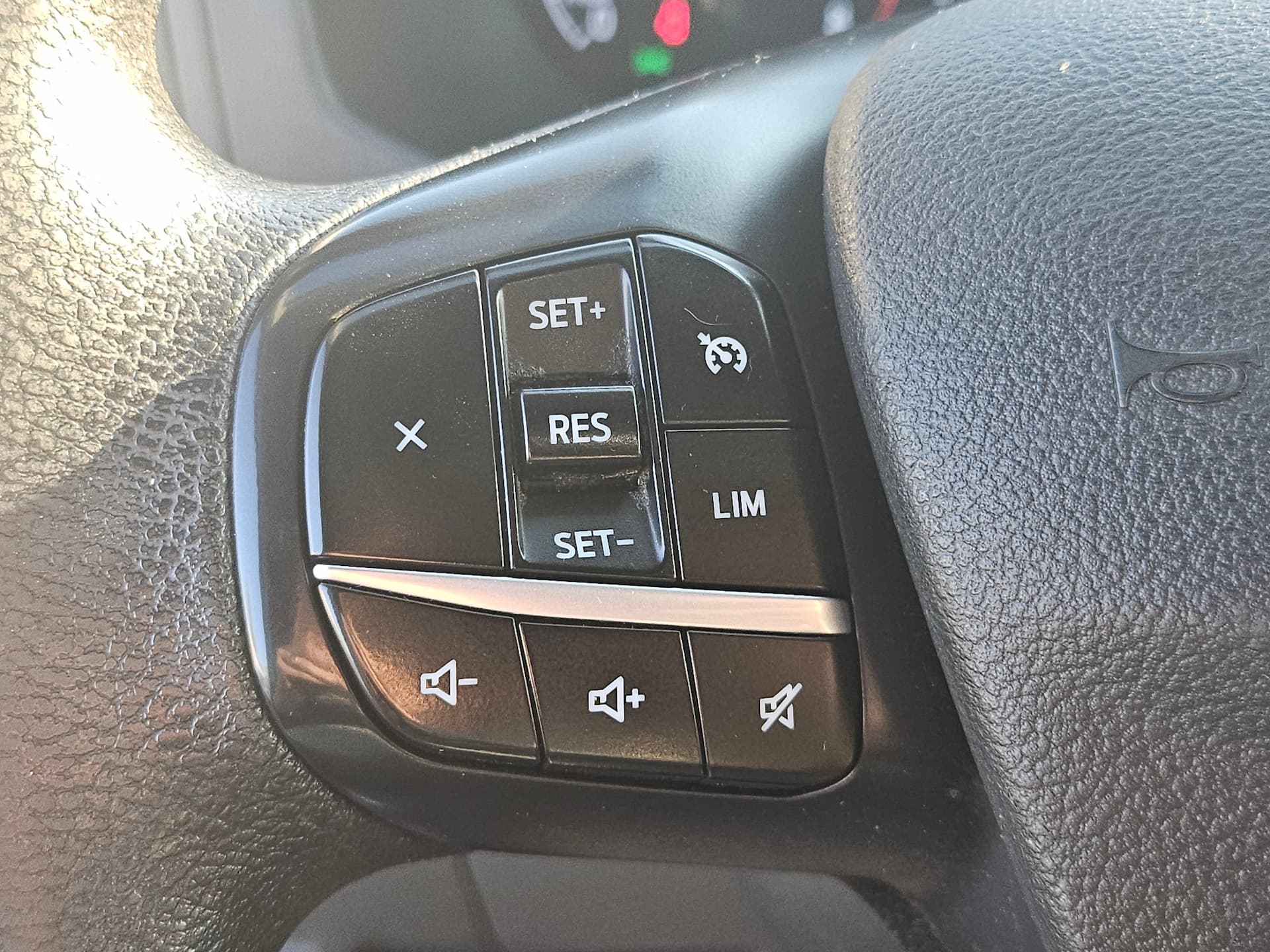 Ford Transit Cargo Van 2022 - Image 22