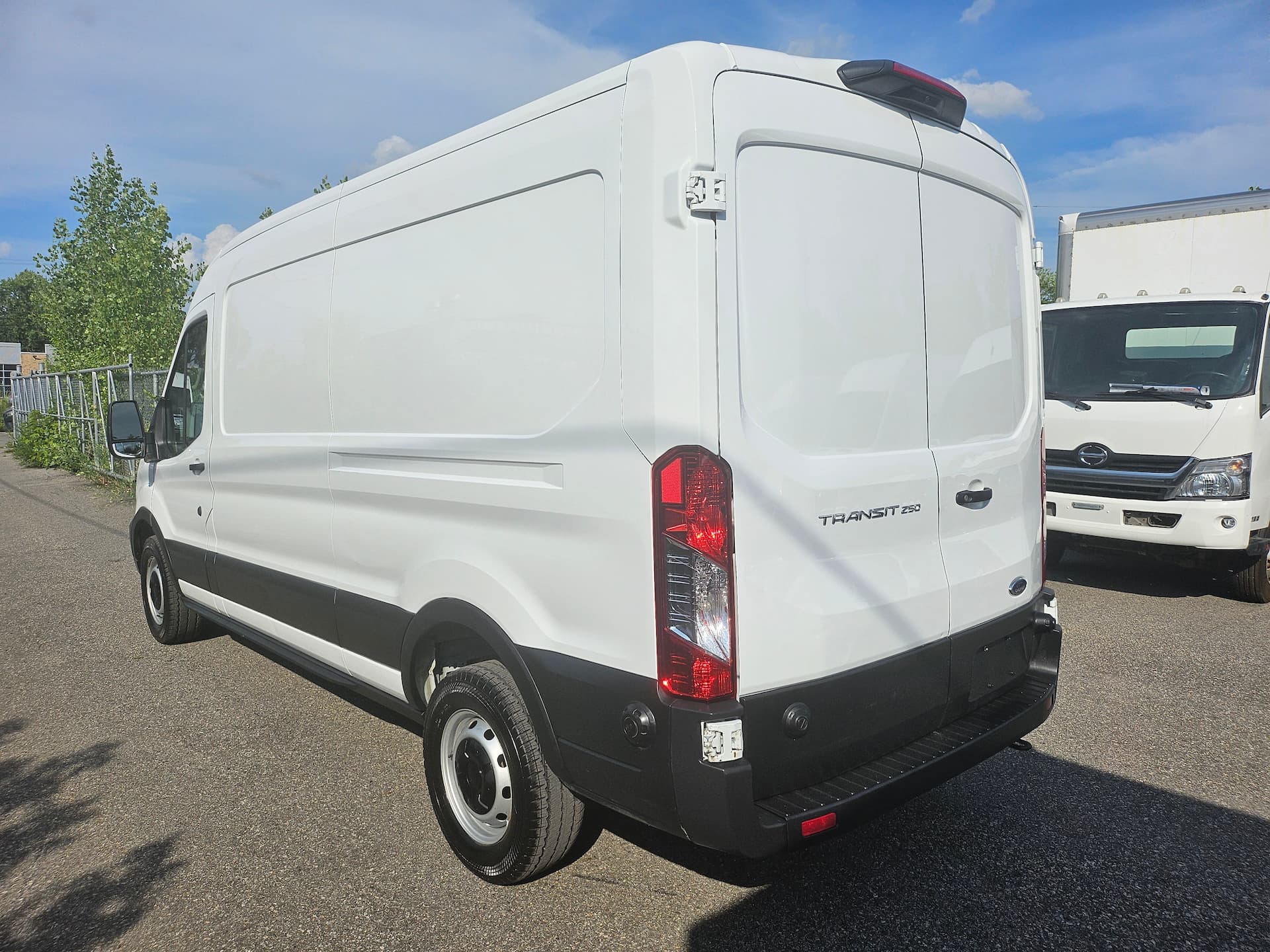 Ford Transit Cargo Van 2024 - Image 3