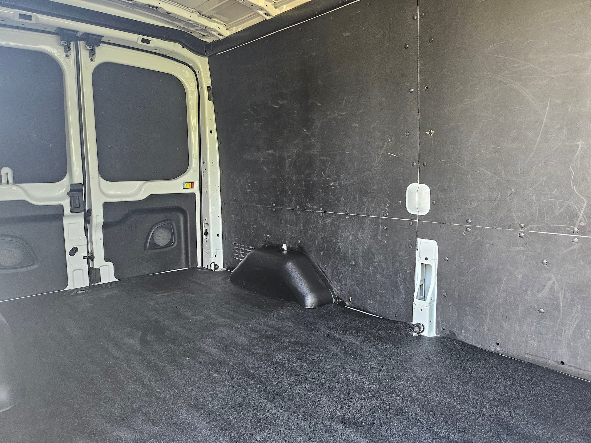 Ford Transit Cargo Van 2024 - Image 14