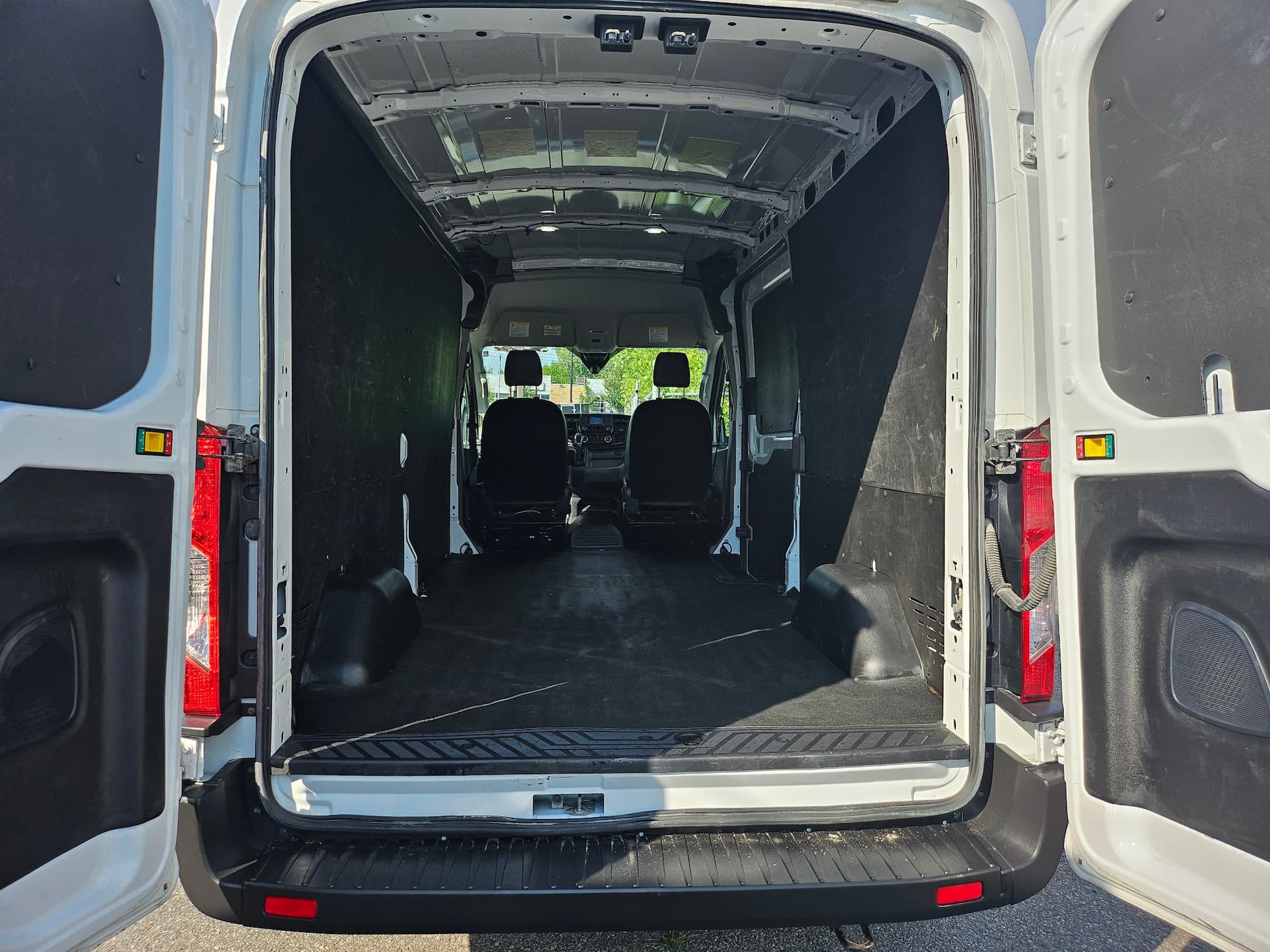 Ford Transit Cargo Van 2024 - Image 15