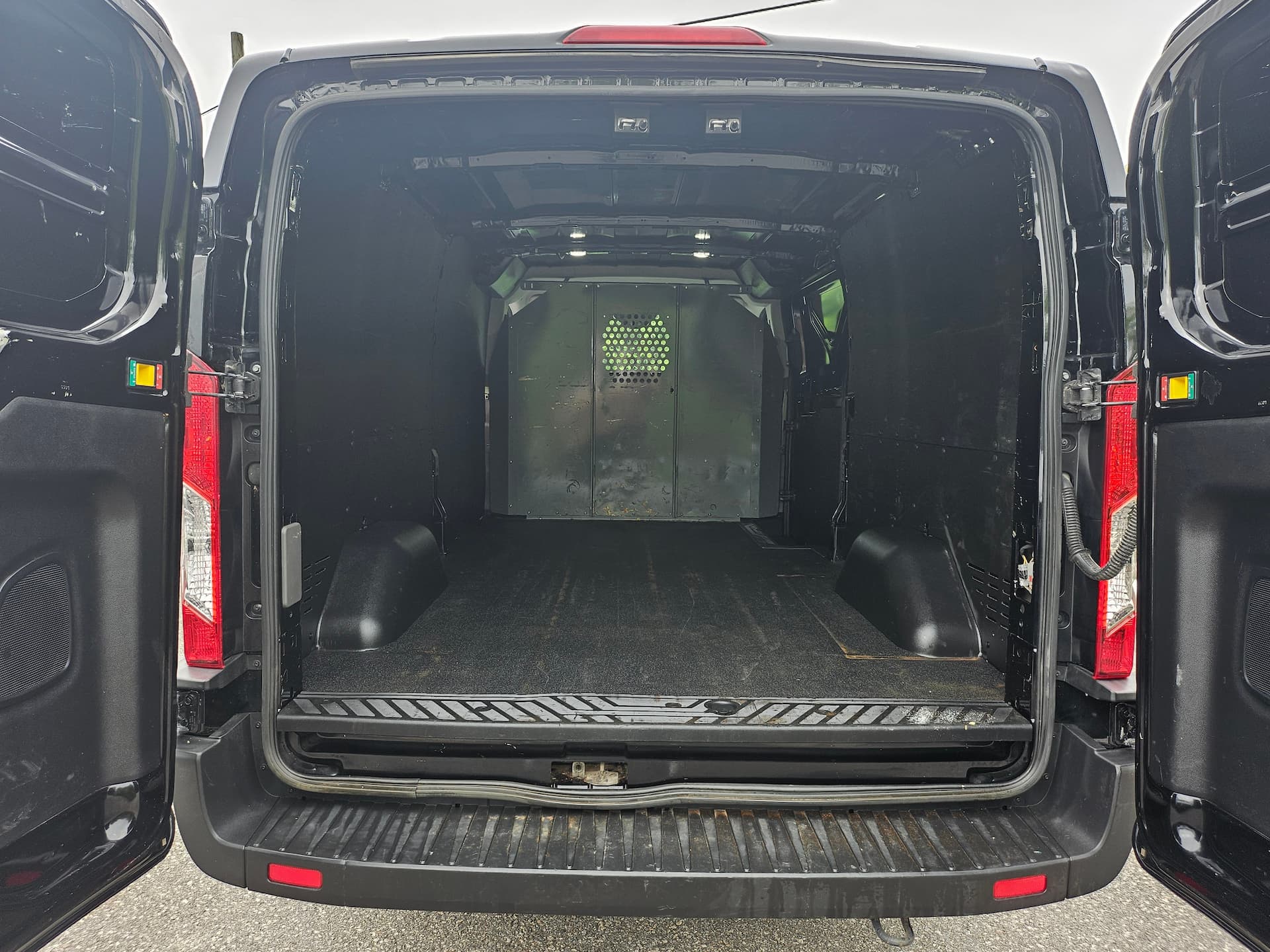 Ford Transit Cargo Van 2023 - Image 15