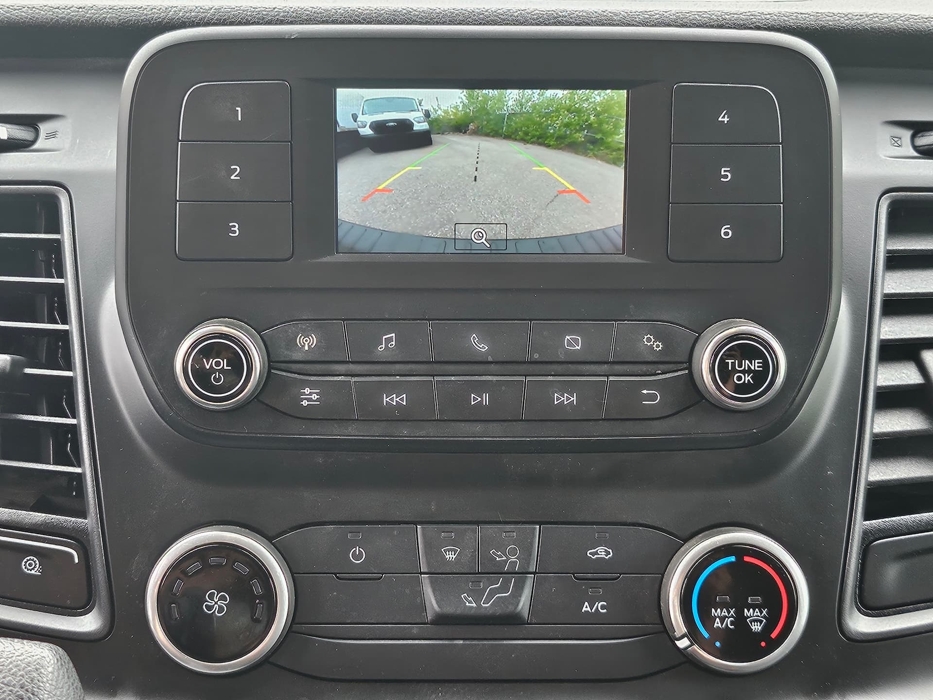 Ford Transit Cargo Van 2023 - Image 24