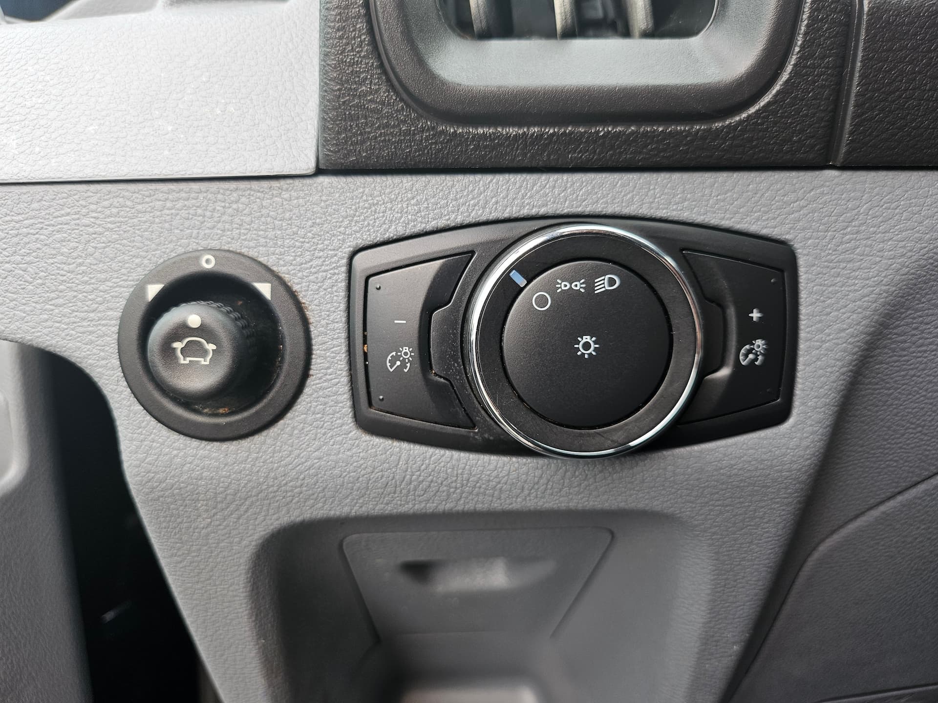 Ford Transit Cargo Van 2018 - Image 23