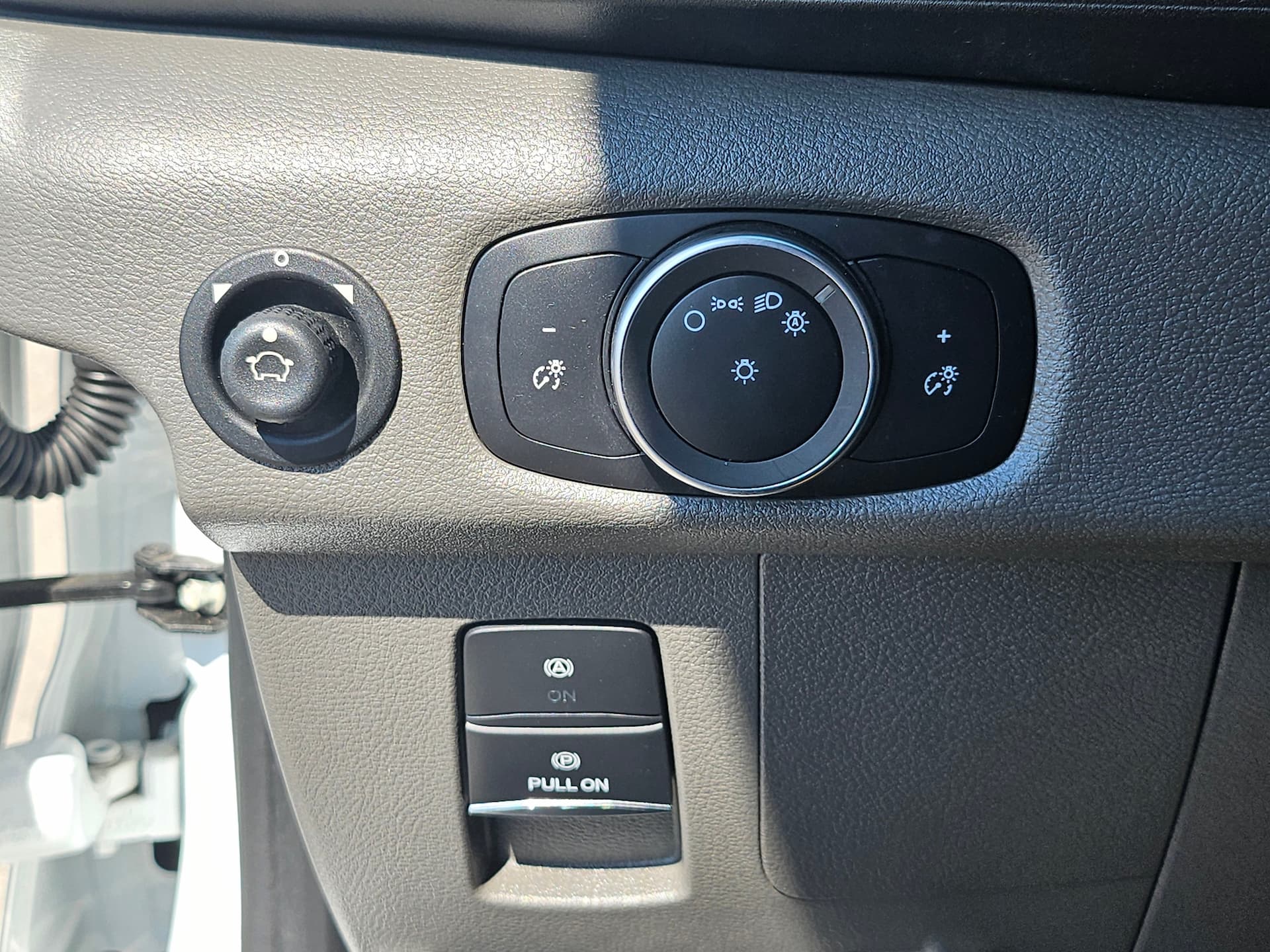 Ford Transit Cargo Van 2024 - Image 19