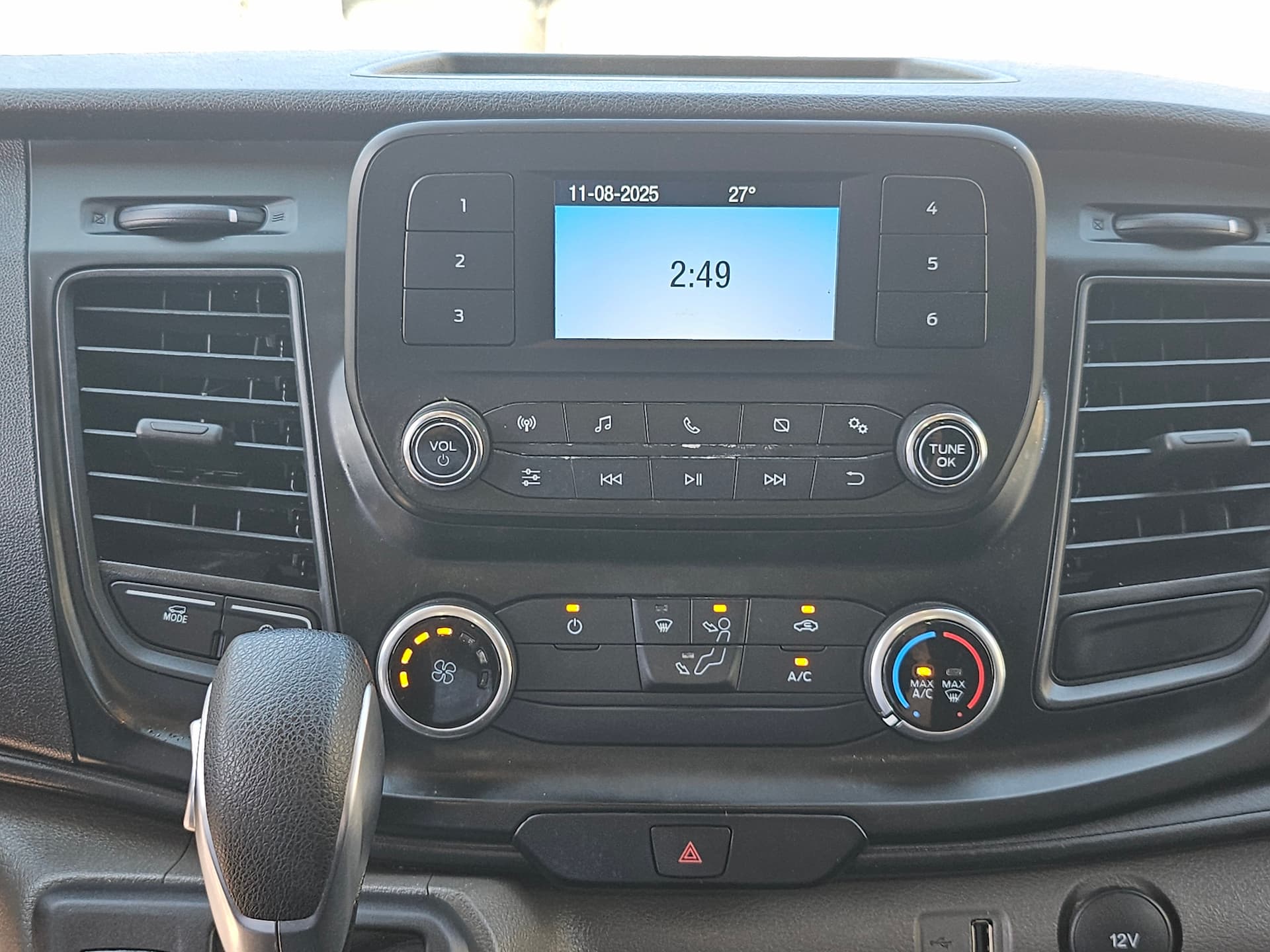 Ford Transit Cargo Van 2024 - Image 21