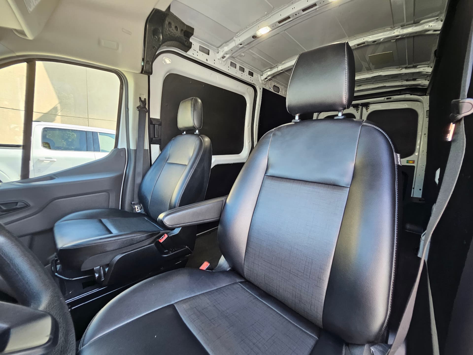 Ford Transit Cargo Van 2024 - Image 28