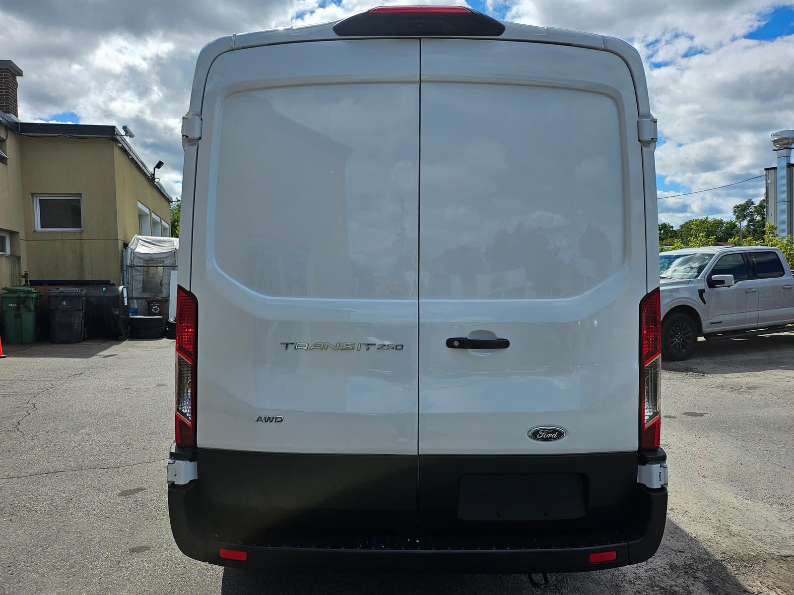 Ford Transit Cargo Van 2022 - Image 4