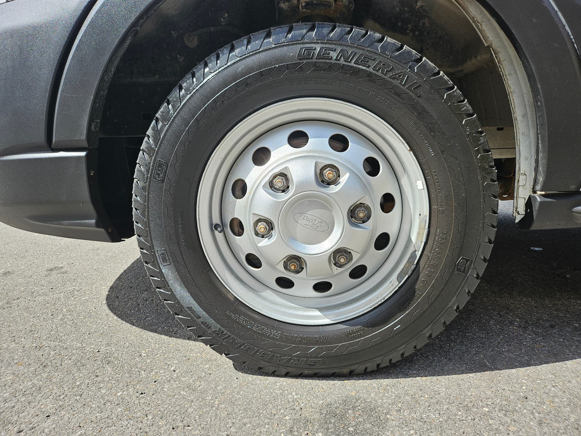 Ford Transit Cargo Van 2022 - Image 10