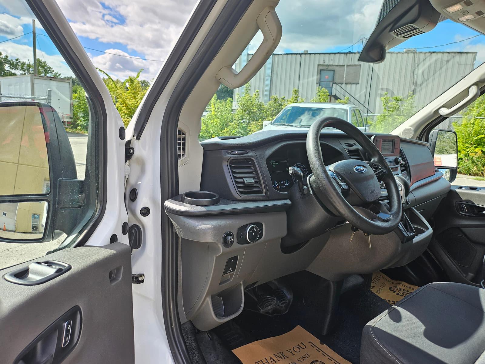 Ford Transit Cargo Van 2022 - Image 11