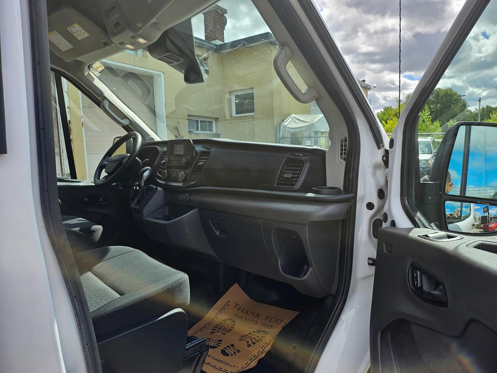 Ford Transit Cargo Van 2022 - Image 12