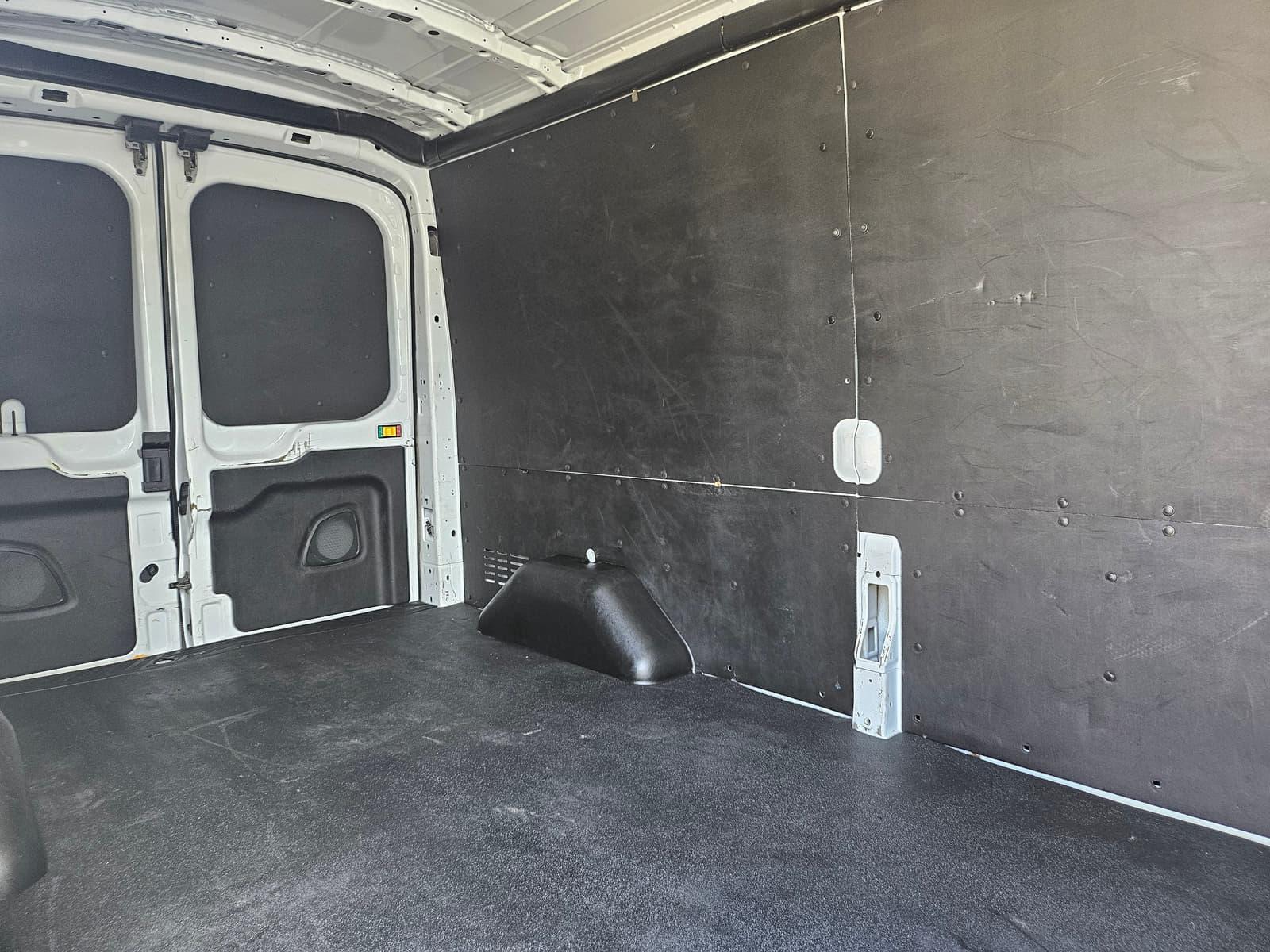 Ford Transit Cargo Van 2022 - Image 14