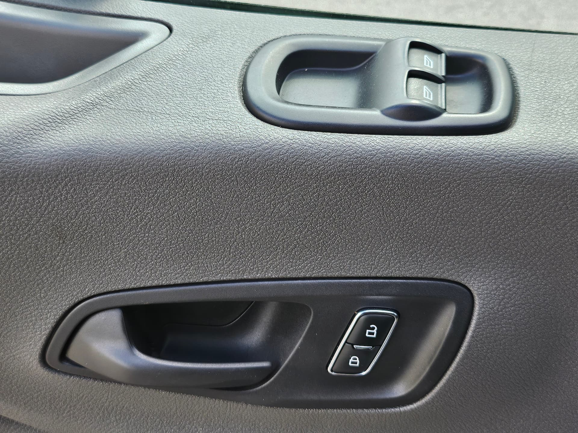 Ford Transit Cargo Van 2022 - Image 23