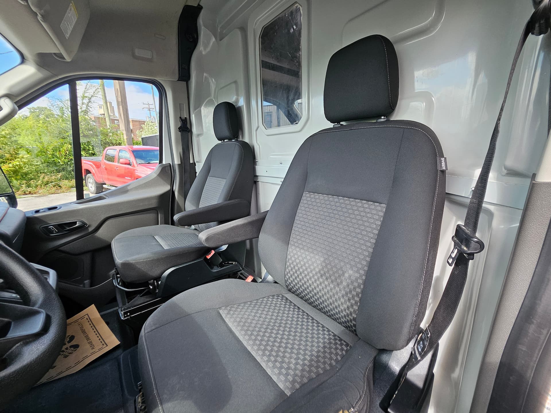 Ford Transit Cargo Van 2022 - Image 27