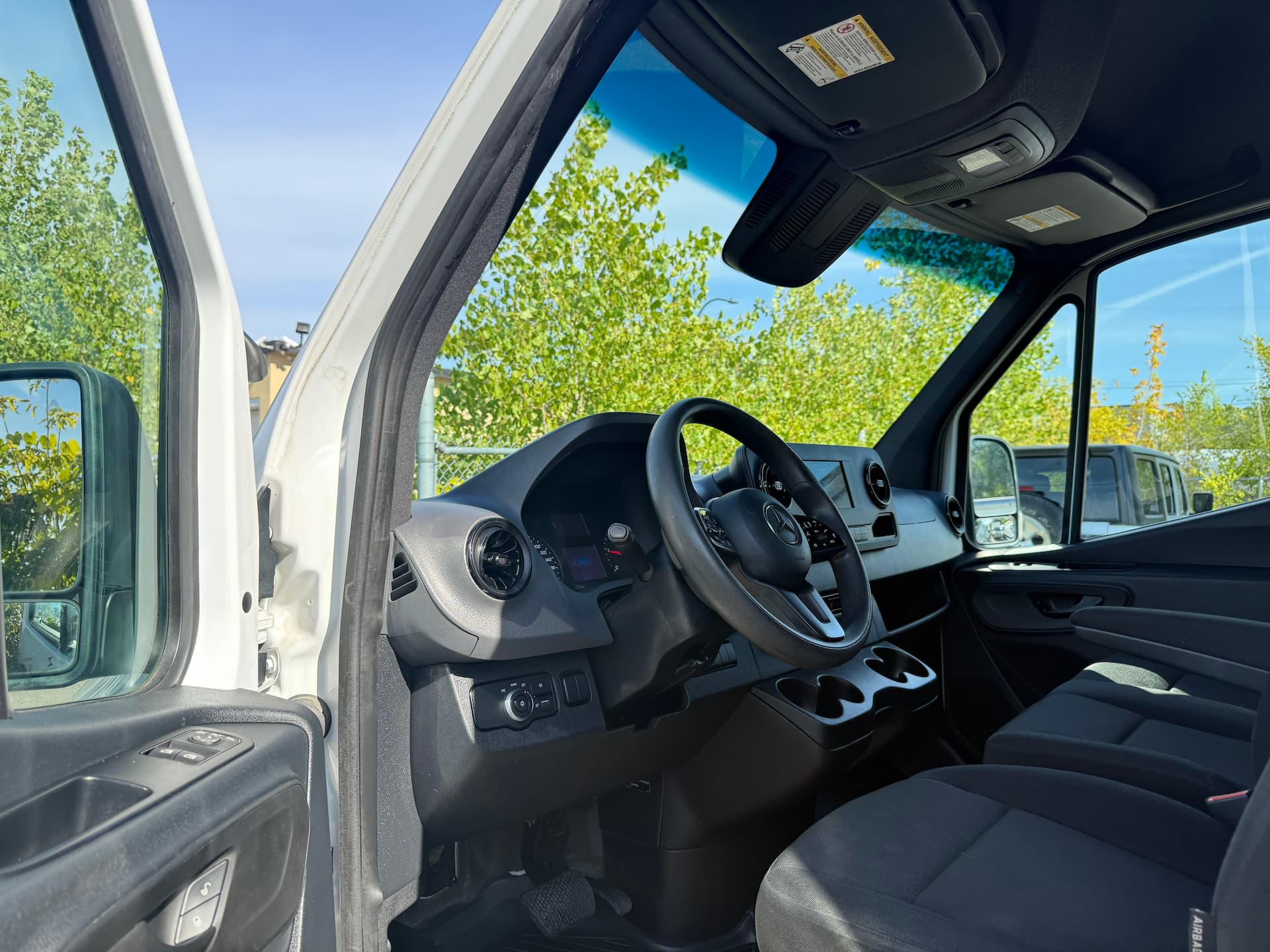 Mercedes-Benz Sprinter Cargo Van 2020 - Image 11