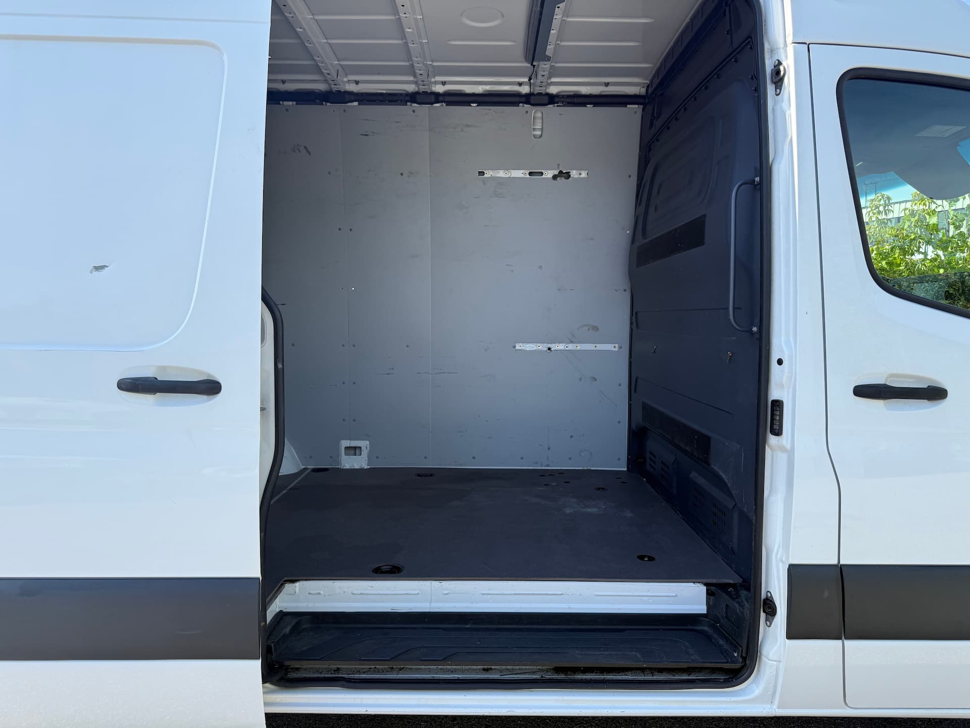 Mercedes-Benz Sprinter Cargo Van 2020 - Image 13