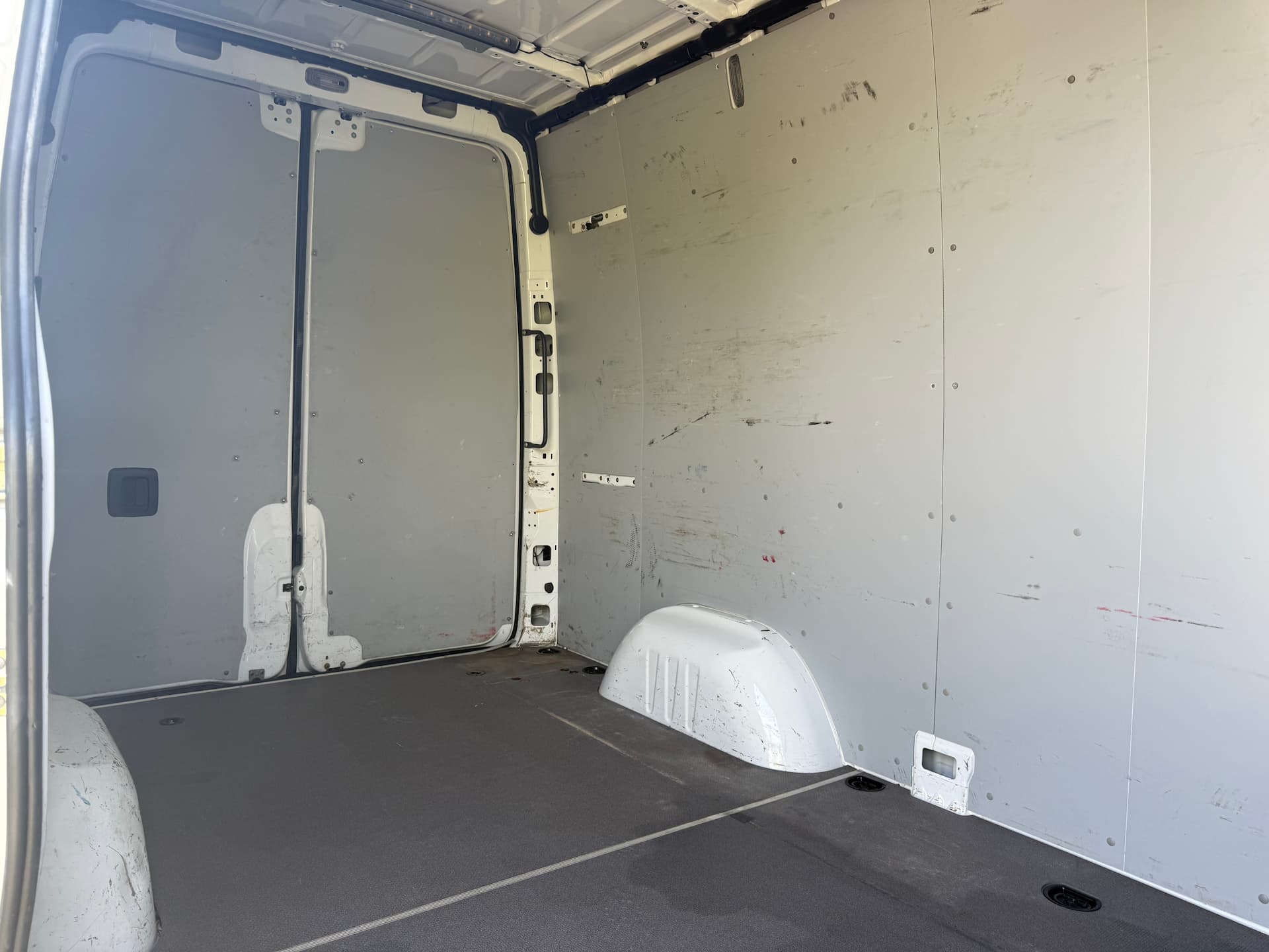 Mercedes-Benz Sprinter Cargo Van 2020 - Image 14