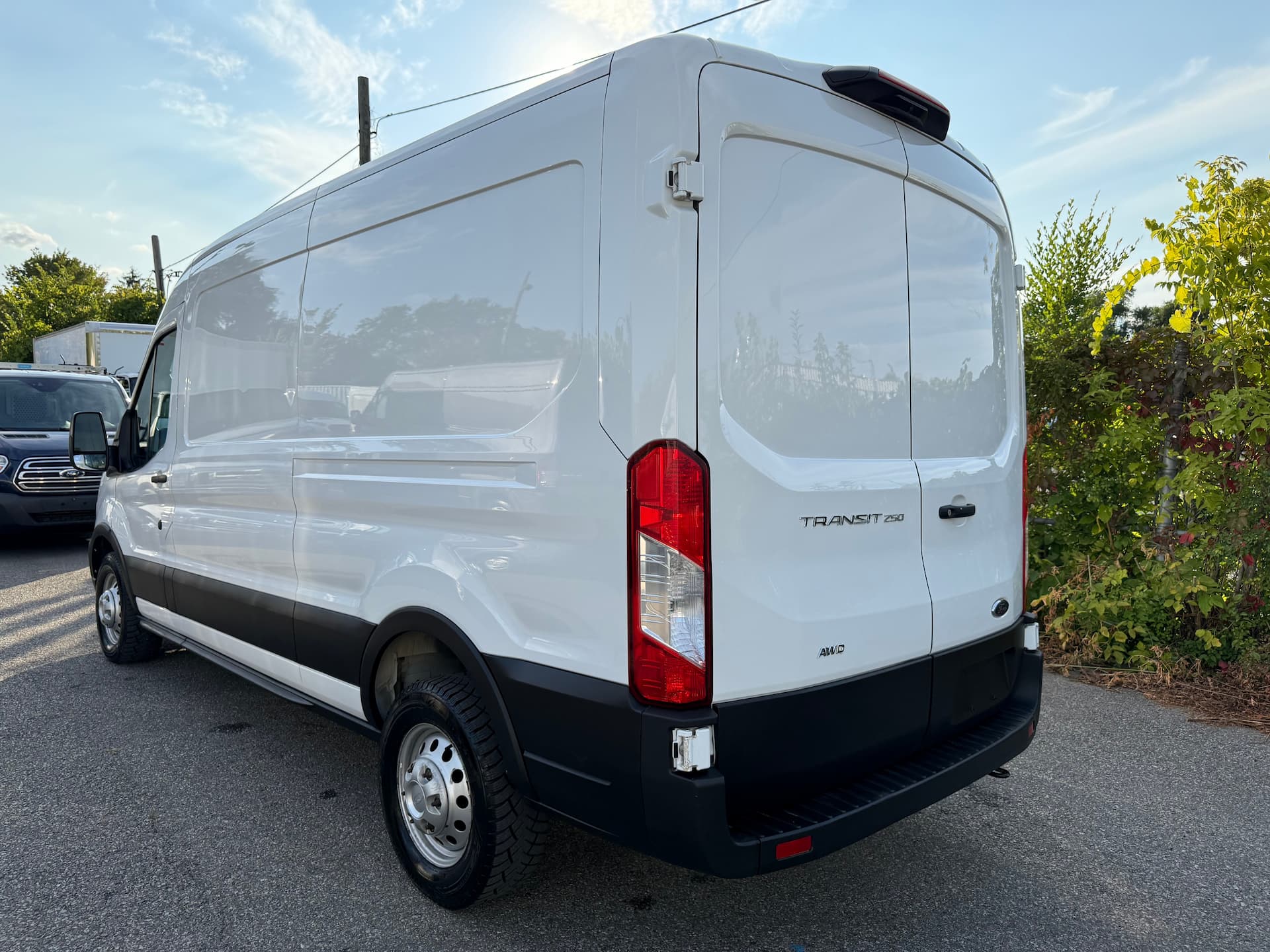 Ford Transit Cargo Van 2023 - Image 3